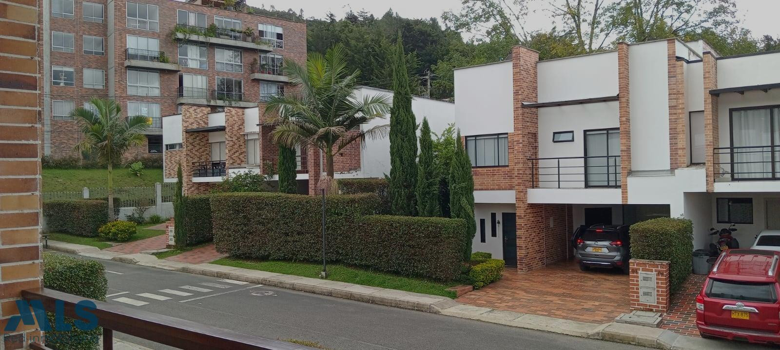 HERMOSA CASA EN VENTA EN EL RETIRO UNIDA CERRADA el-retiro - martin pescador