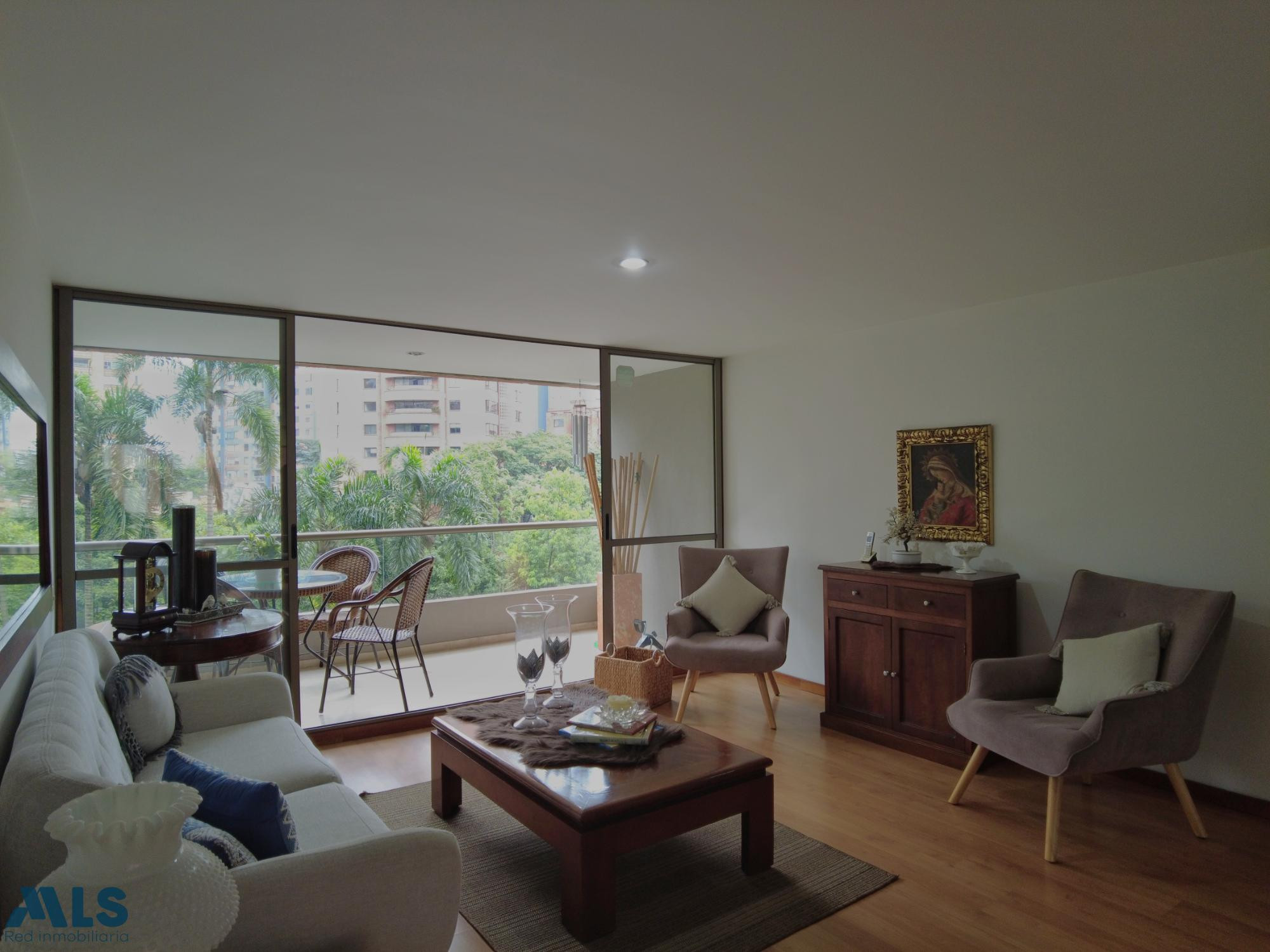 Apartamento con excelente ubicación, cerca c.c Santa fe medellin - el poblado