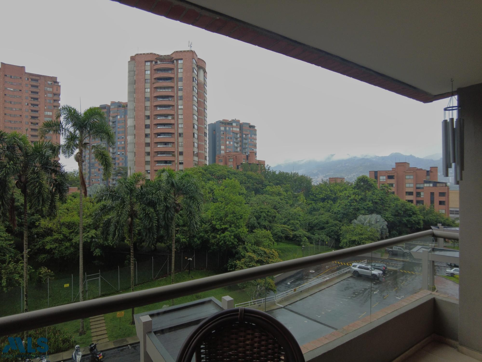 Apartamento con excelente ubicación, cerca c.c Santa fe medellin - el poblado