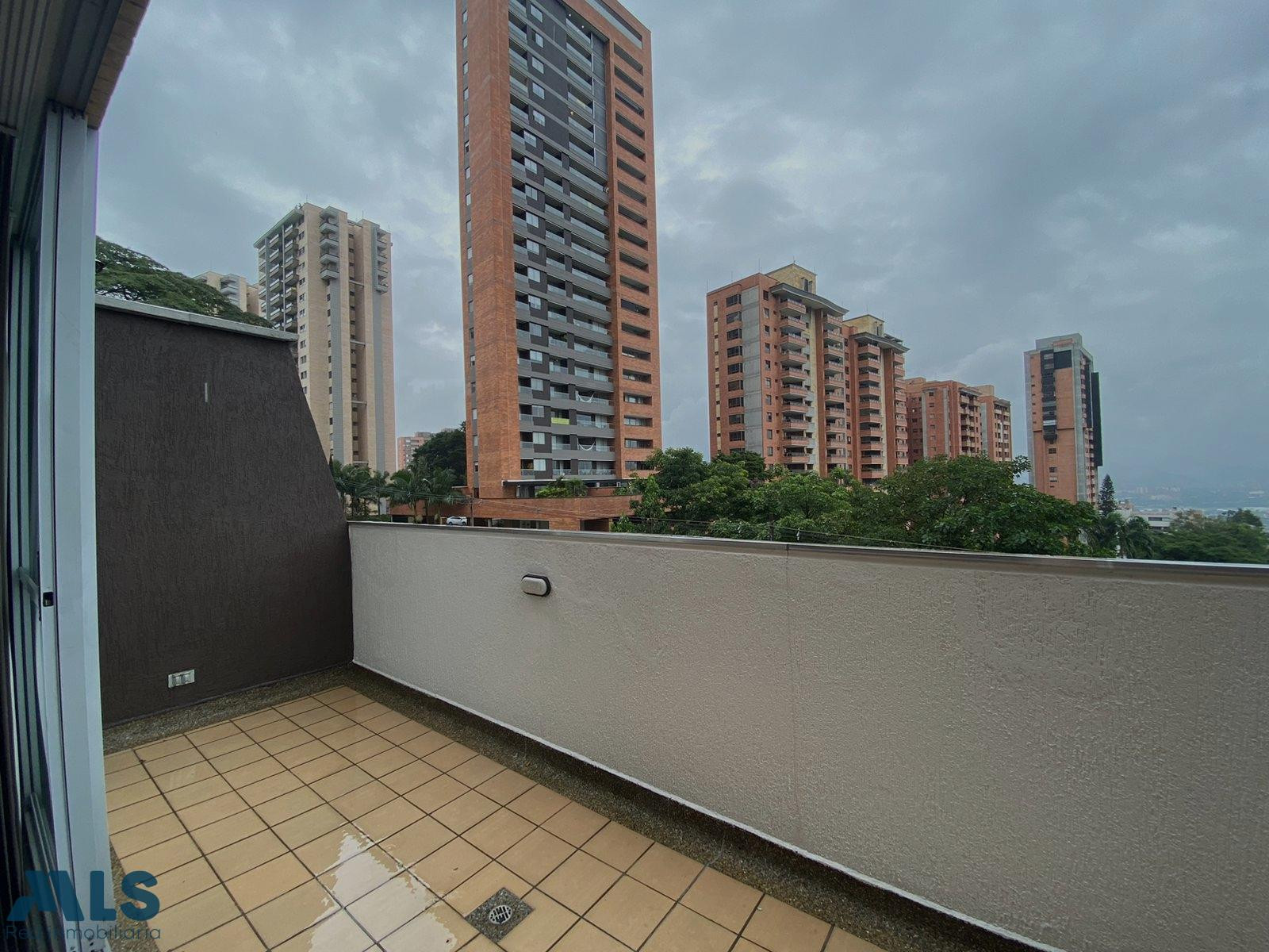 Apartamento con excelente ubicación medellin - loma los gonzalez