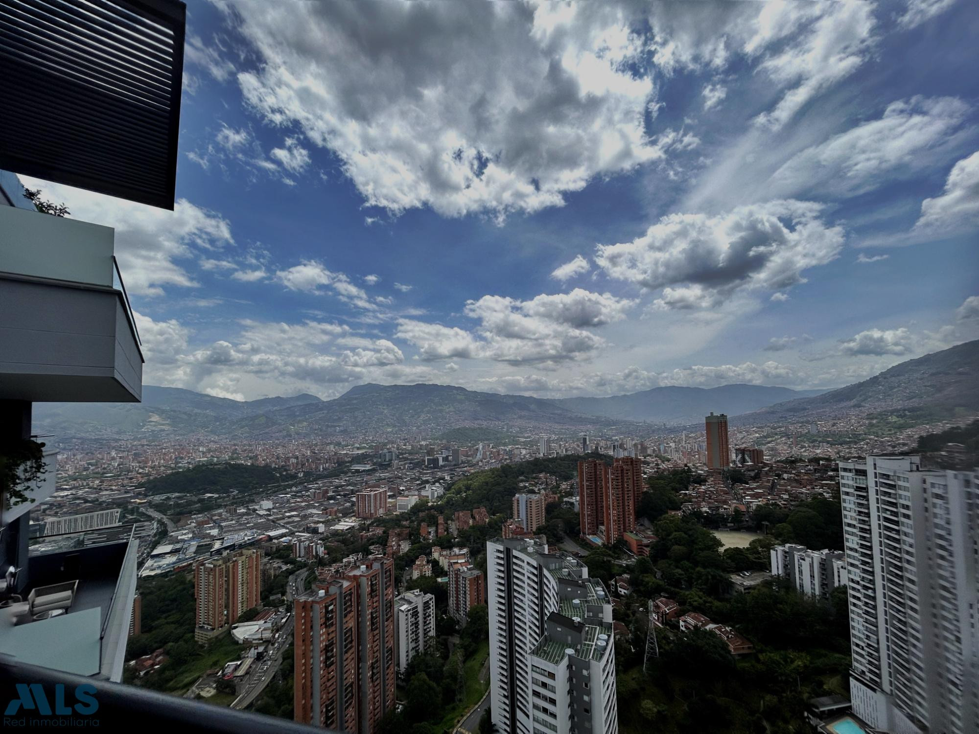 Apartamento con terraza en piso alto medellin - las palmas