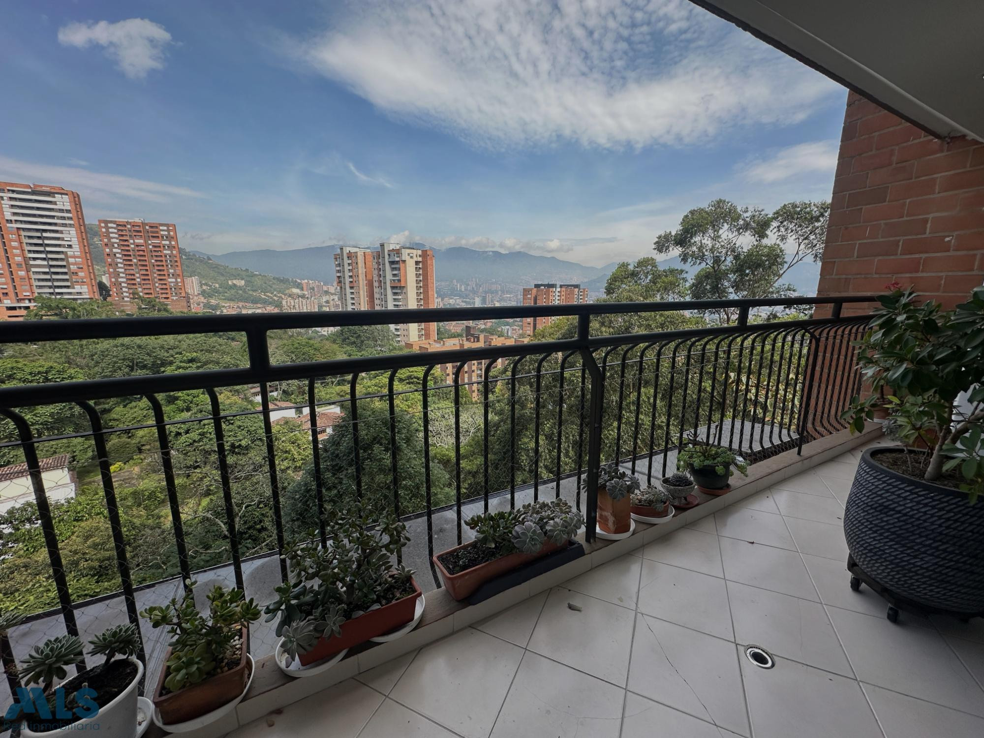 APARTAMENTO EN VENTA EN LOMA DEL ESCOBERO ENVIGADO envigado - loma del escobero