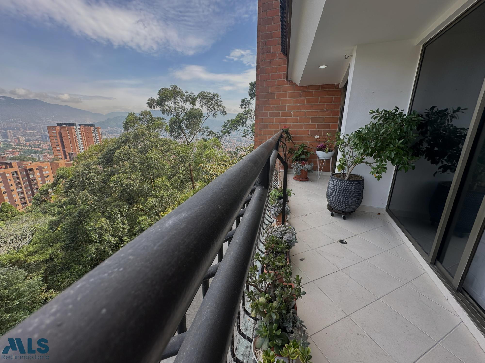 APARTAMENTO EN VENTA EN LOMA DEL ESCOBERO ENVIGADO envigado - loma del escobero