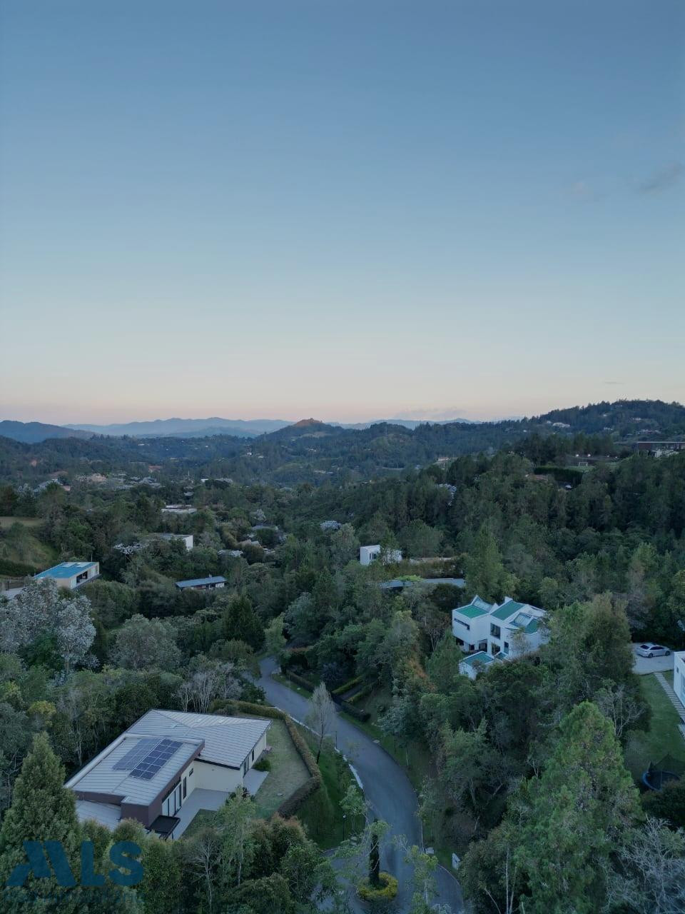 Lote en unidad rodeada de bosque el-retiro - alto del escobero el retiro