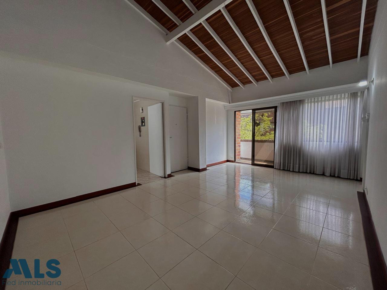 Apartamento en edificio con amplios espacios medellin - laureles