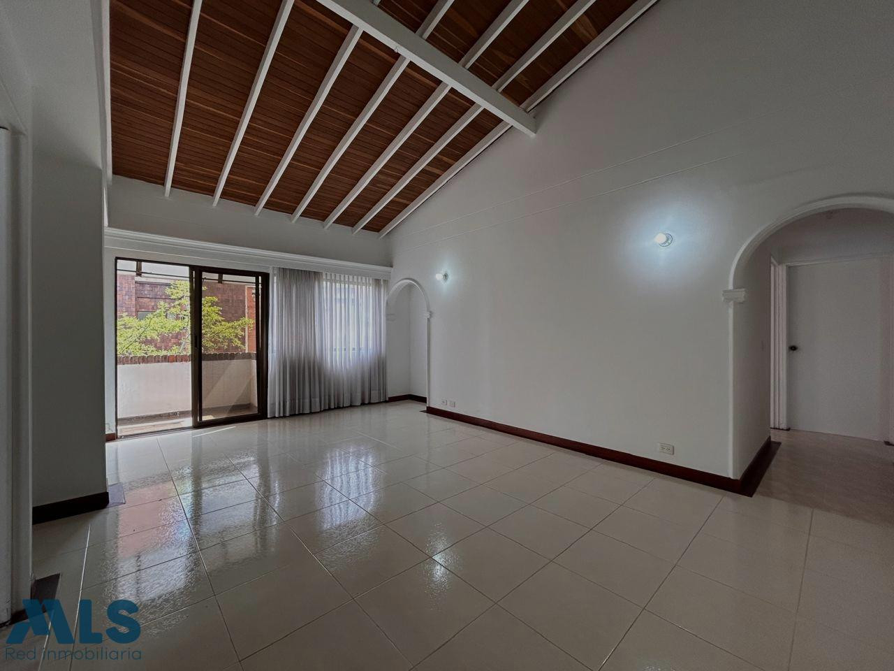 Apartamento en edificio con amplios espacios medellin - laureles