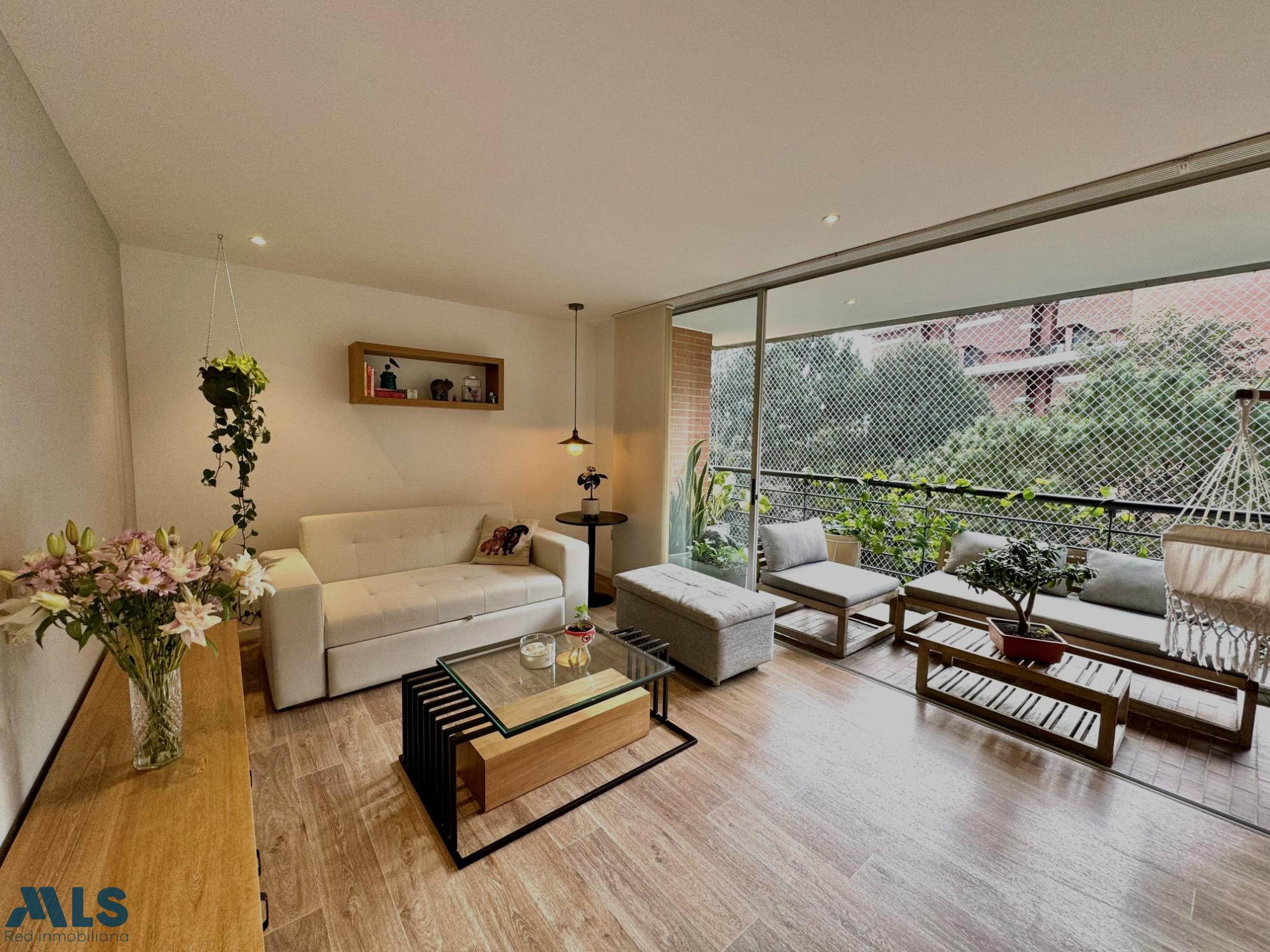 Hermoso duplex, súper iluminado en zona tranquila. medellin - san lucas