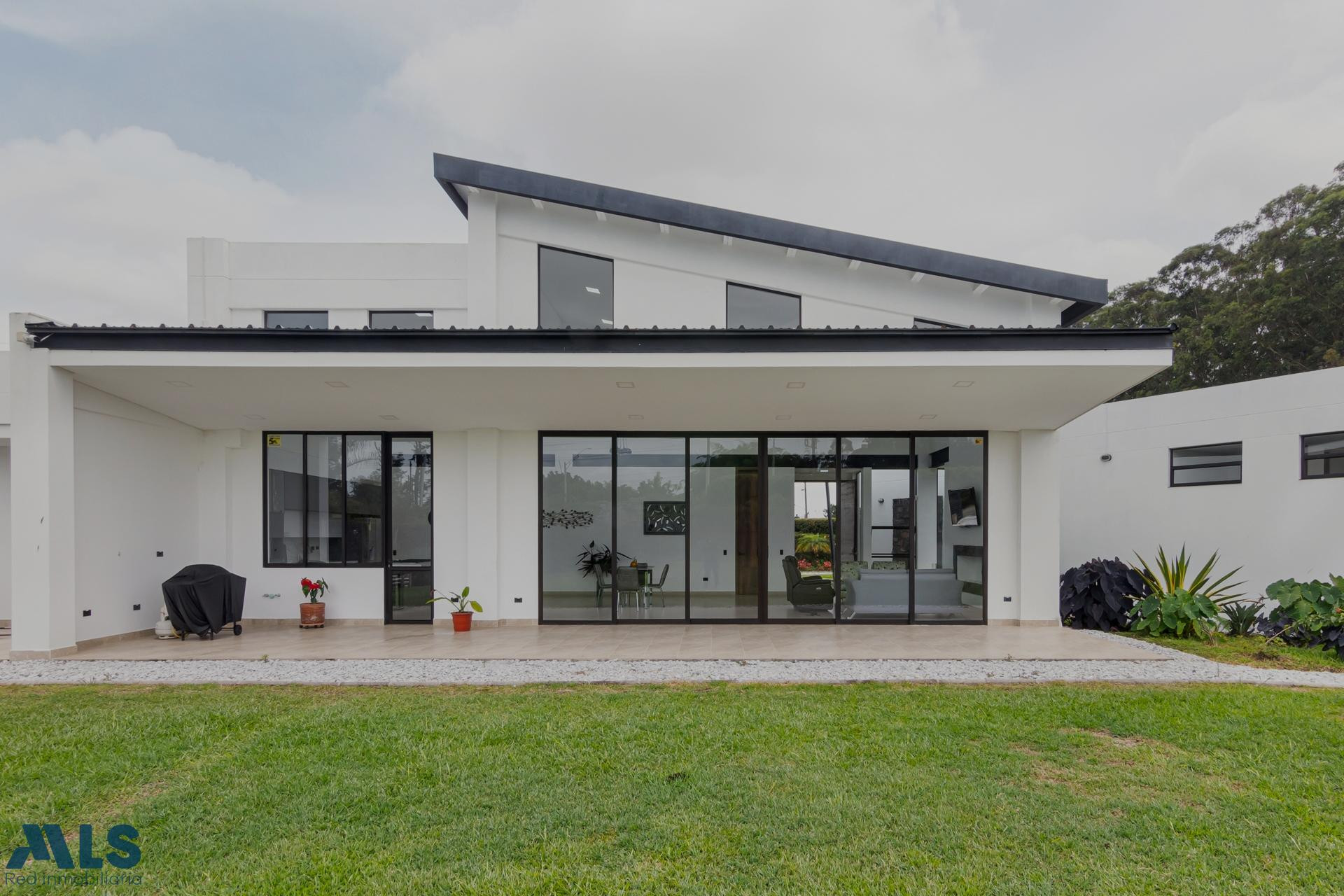 Hermosa casa de un solo nivel , en el sector de Llanogrande rionegro - llanogrande