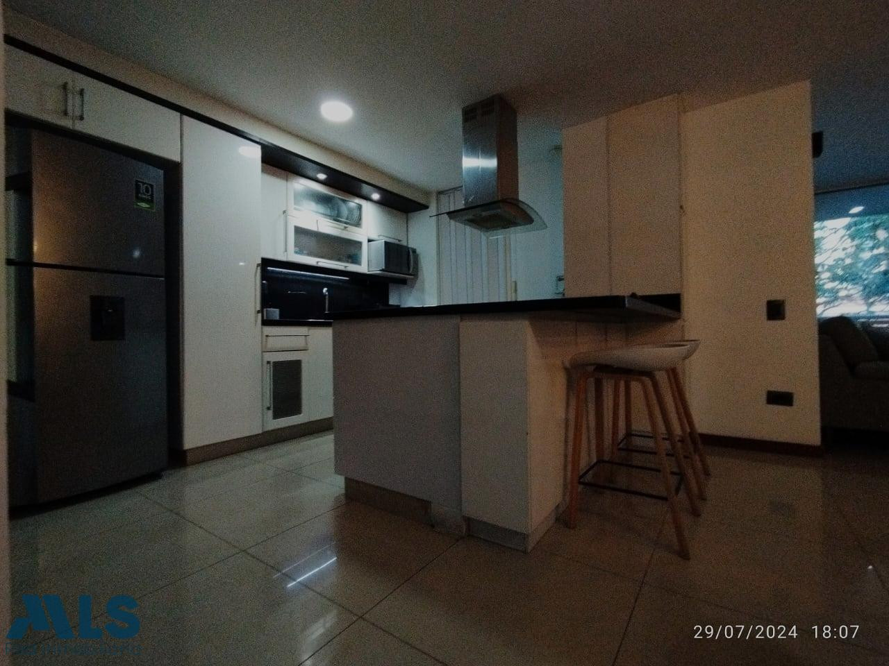 Acogedor Apartamento en Loma de las Brujas. envigado - loma de las brujas