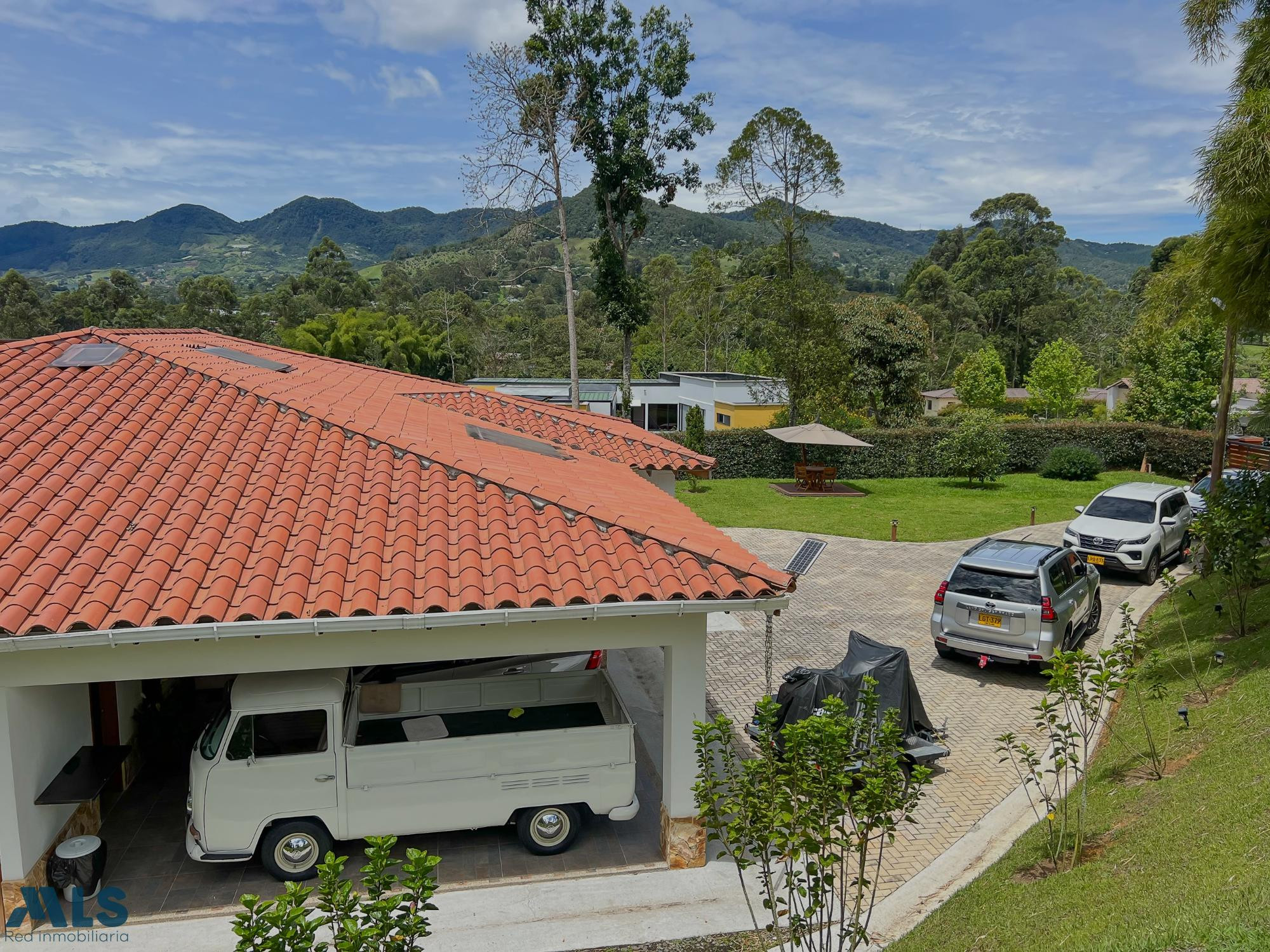 Casa campestre para la venta en parcelación de la Ceja la-ceja - v guamito