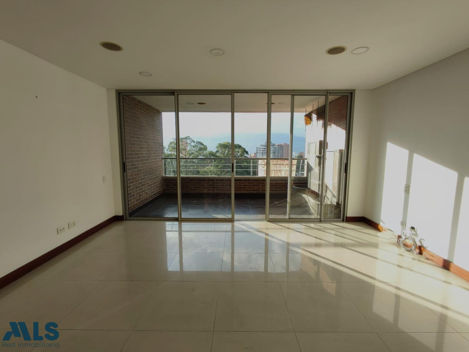 Amplio apartamento en loma de los gonzalez medellin - loma los gonzalez