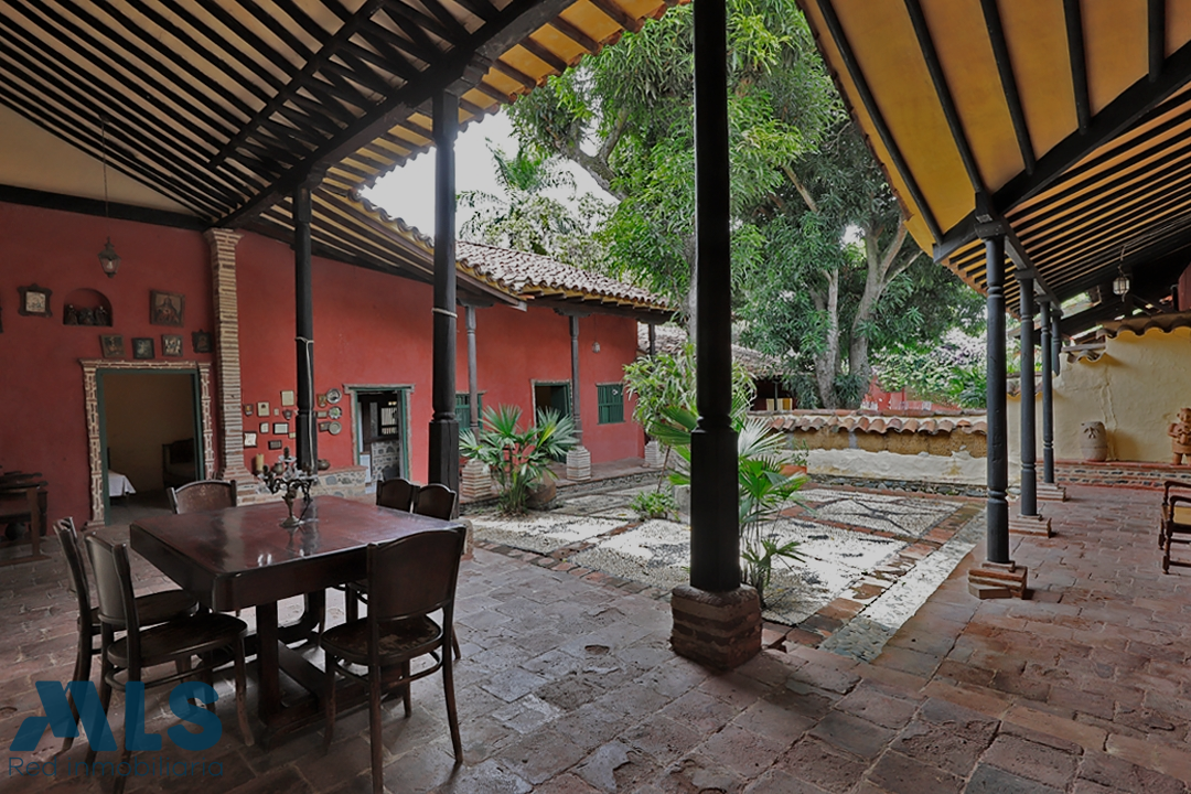 Casa antigua con piscina ideal para Hotel o Restaurante santa-fe-de-antioquia - urbano