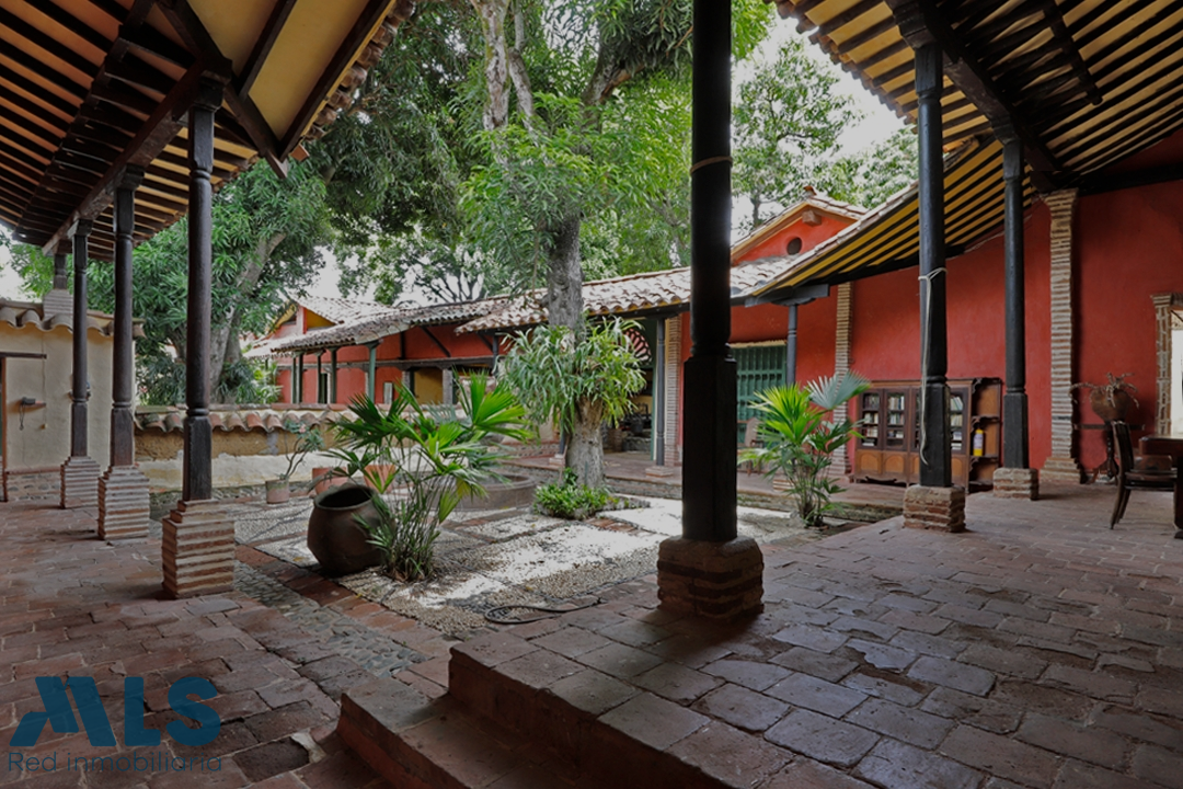 Casa antigua con piscina ideal para Hotel o Restaurante santa-fe-de-antioquia - urbano