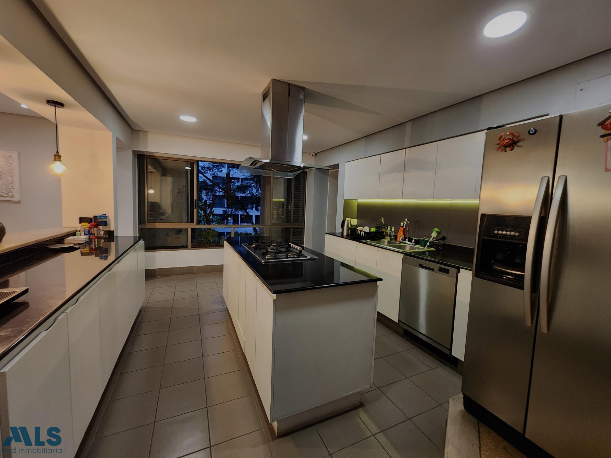 APARTAMENTO EN EL POBLADO, AMPLIOS ESPACIOS, BALCÓN TERRAZA, TRANQUILO Y EN UNIDAD medellin - las lomas no 1