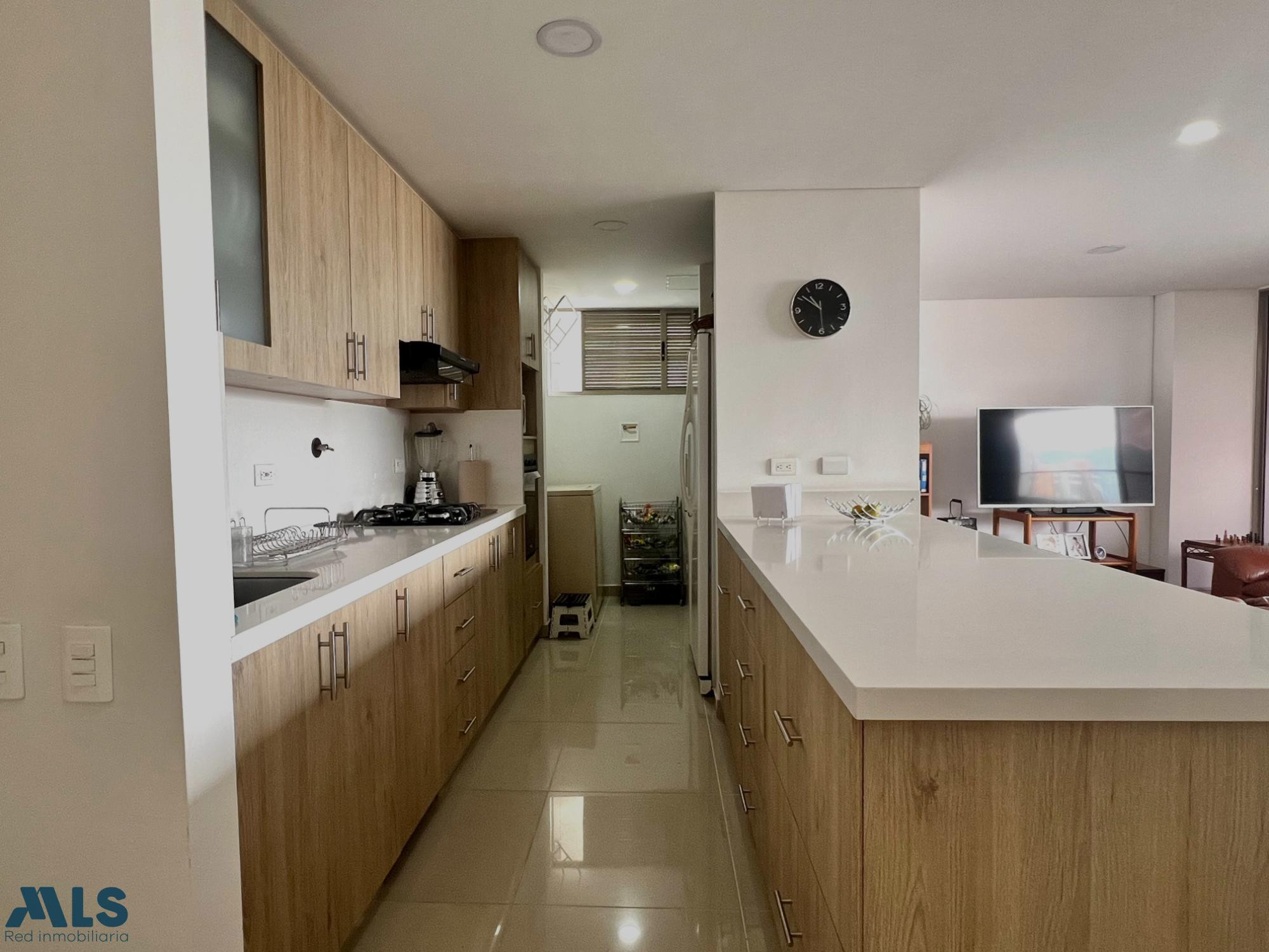 Hermoso apartamento con buena vista! envigado - el esmeraldal