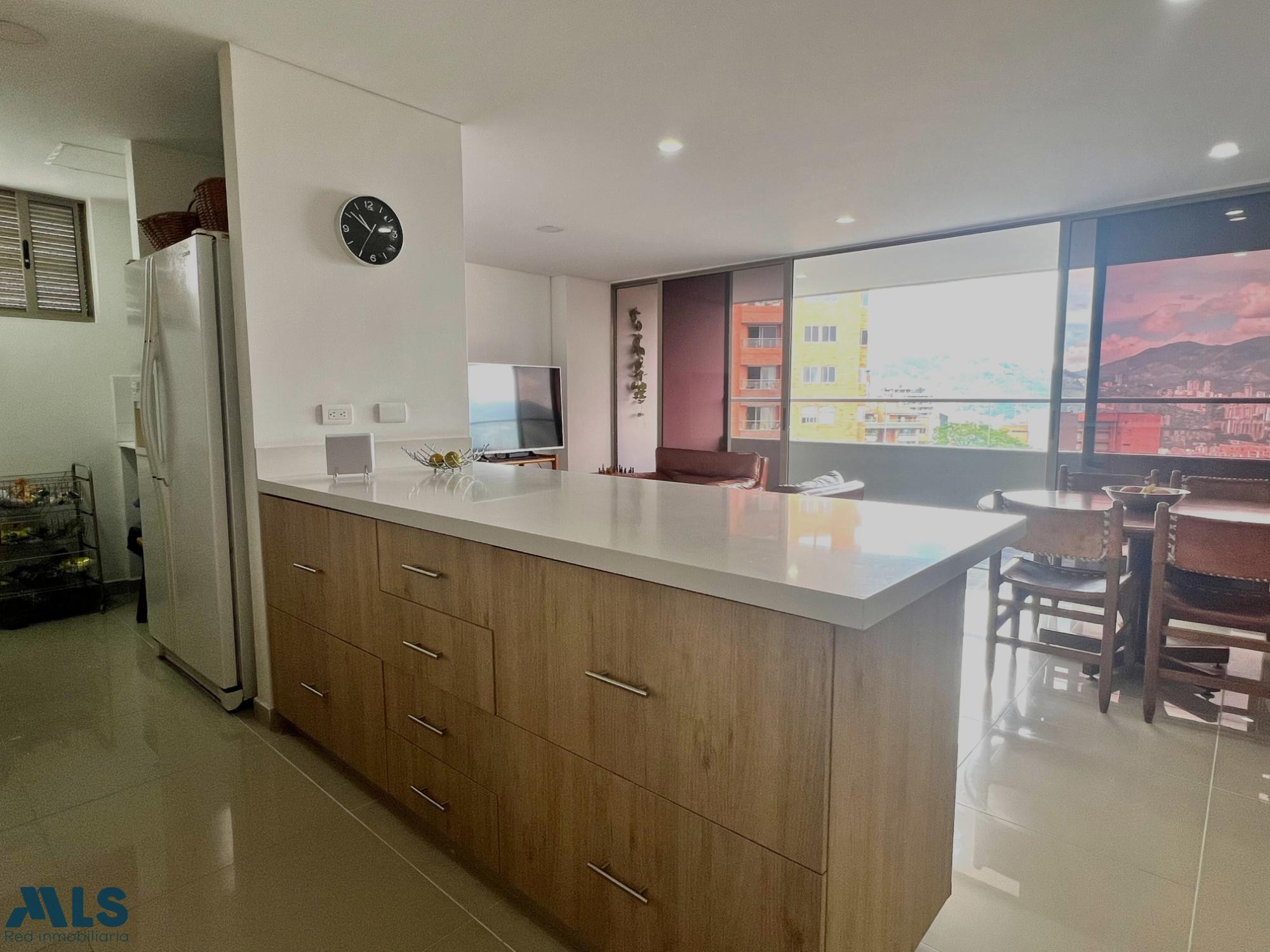 Hermoso apartamento con buena vista! envigado - el esmeraldal