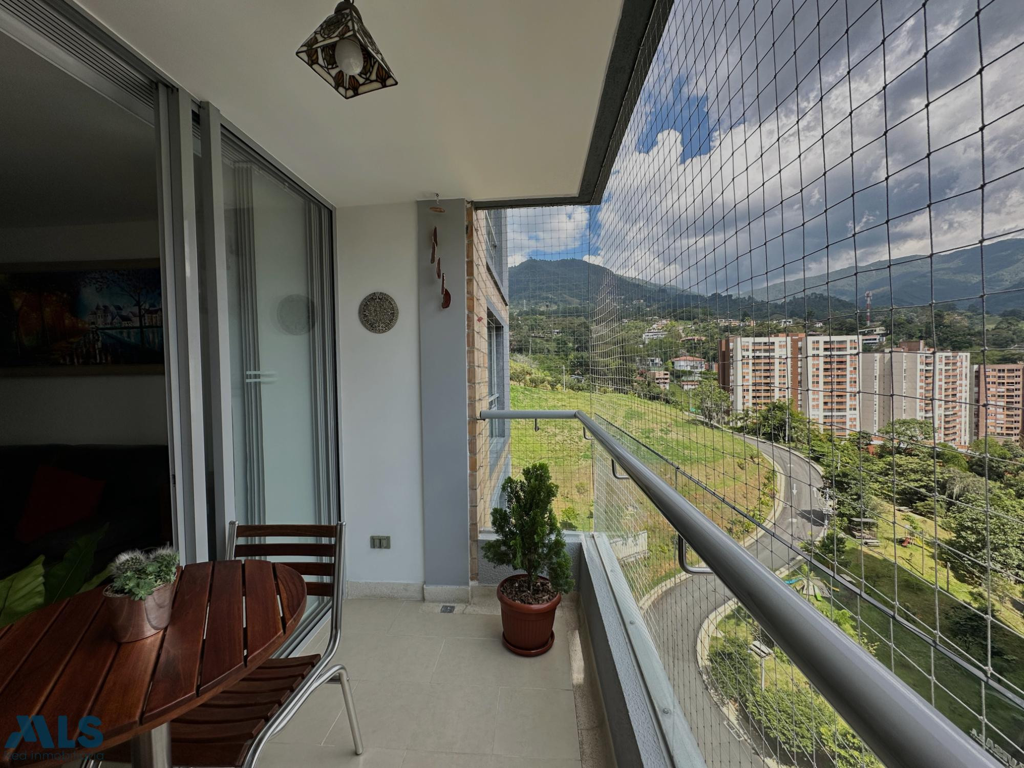 APARTAMENTO SIN PONIENTE EN LOMA DE LAS BRUJAS envigado - loma de las brujas