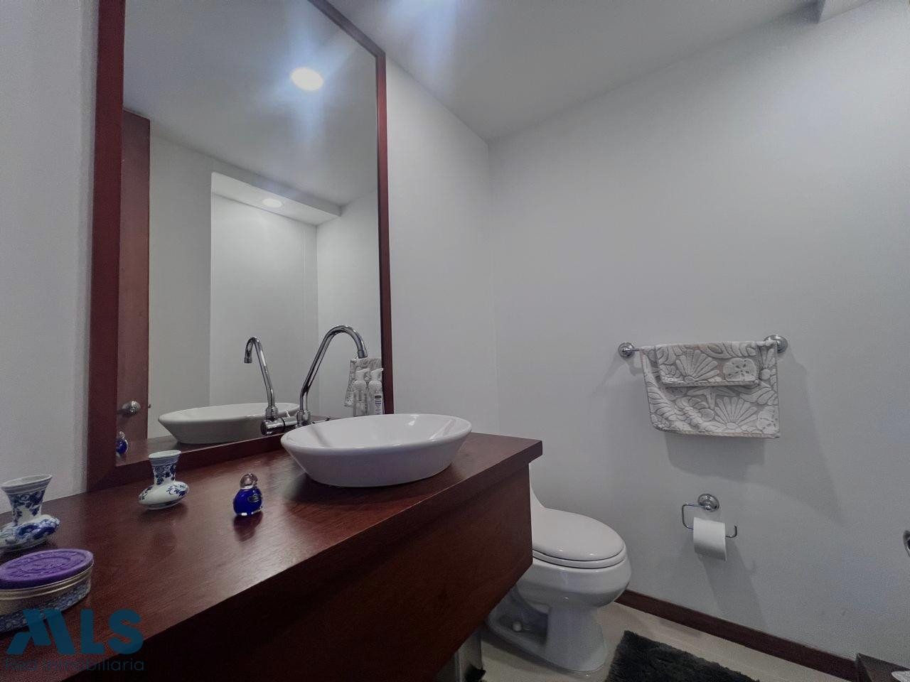 ¡Descubre el hogar perfecto para ti en El Poblado! medellin - la calera