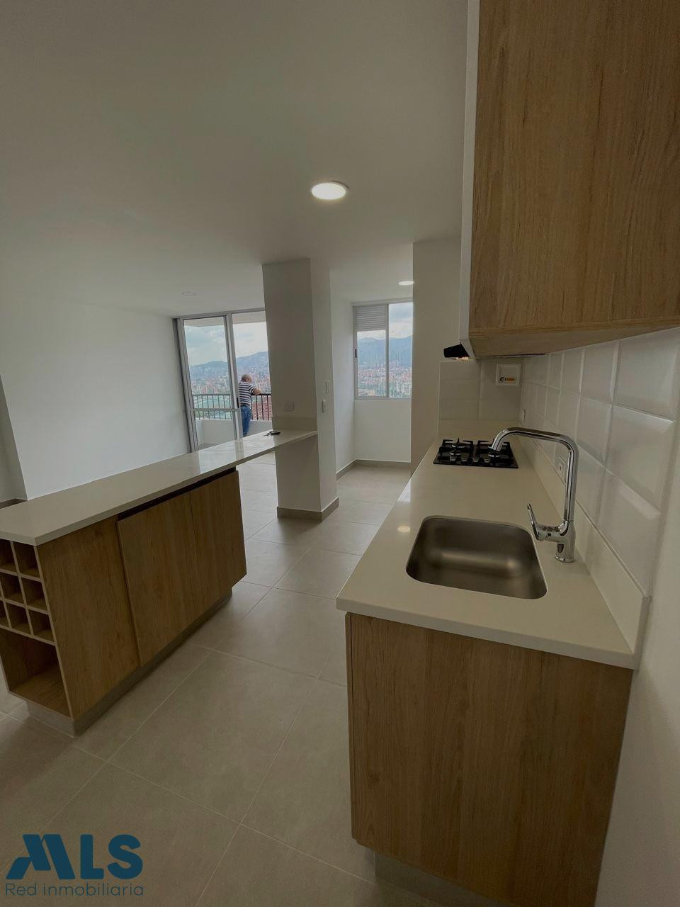 Apartamento en venta a precio de oportunidad en el sector del estadio medellin - los colores