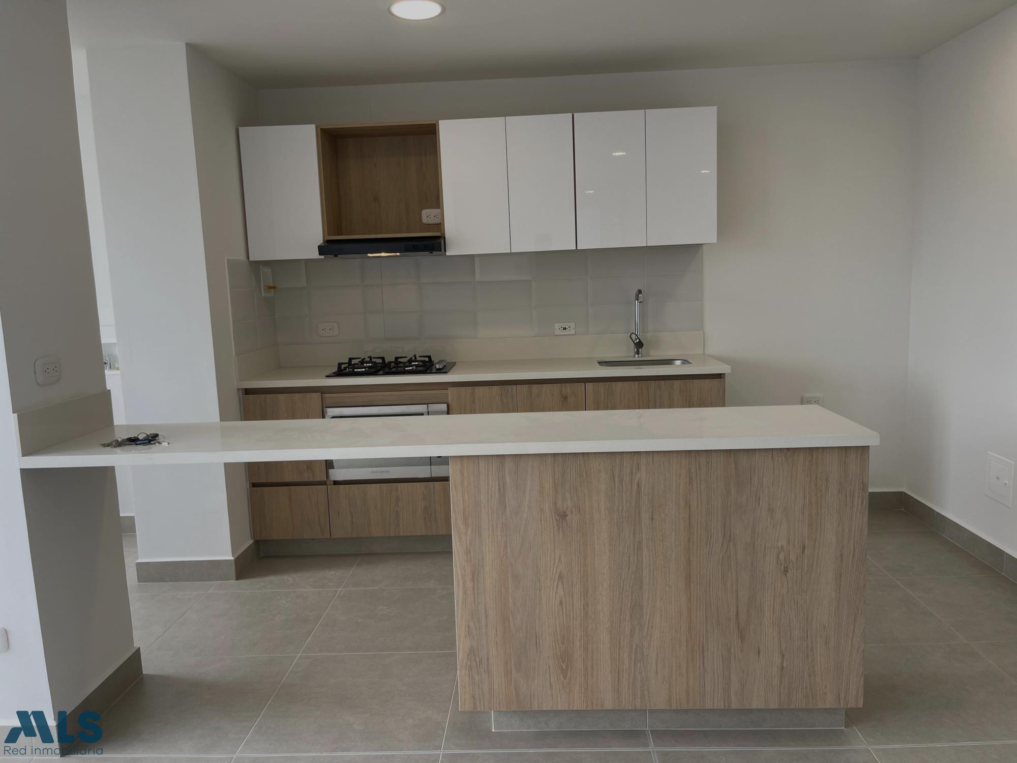 Apartamento en venta a precio de oportunidad en el sector del estadio medellin - los colores