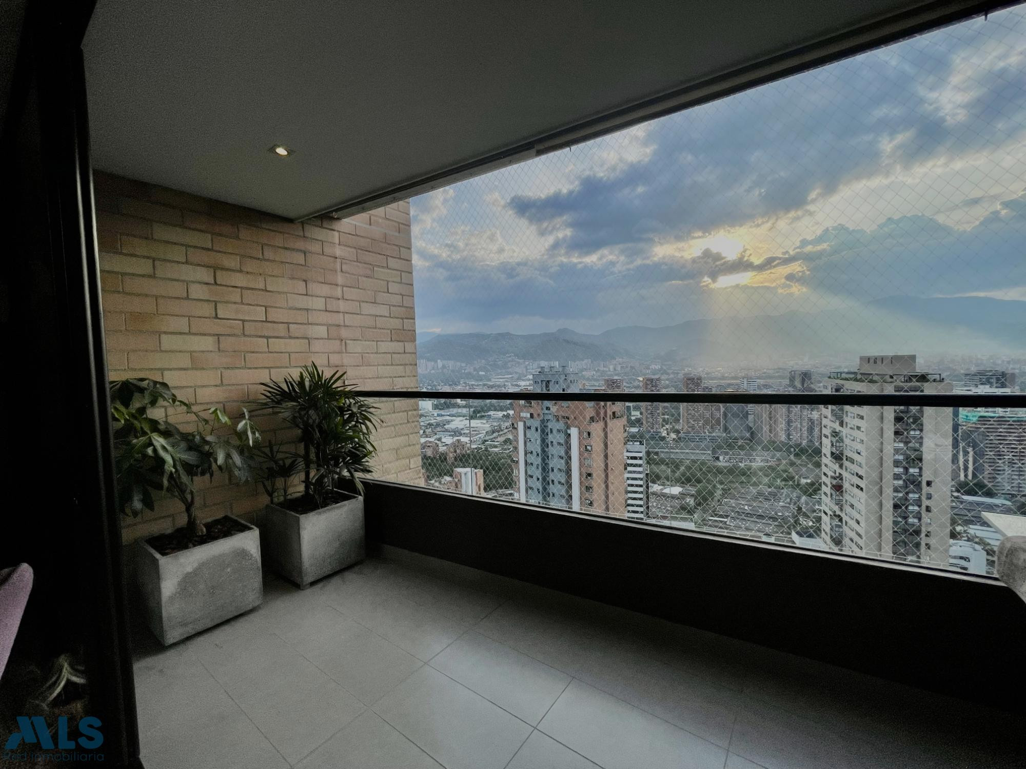 Hermoso apartamento con vista a la ciudad!! medellin - castropol