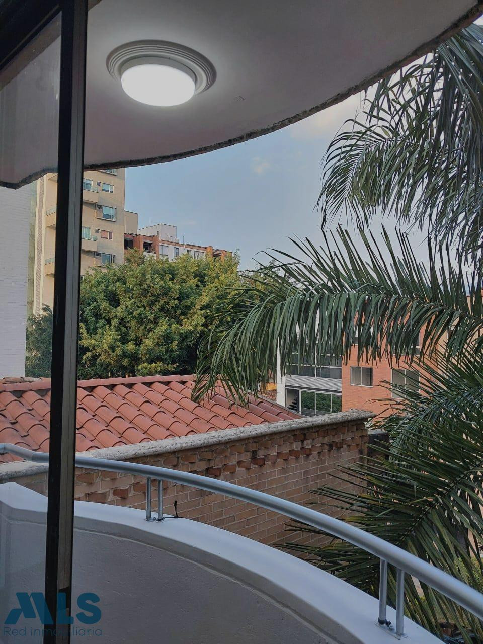 Apartamento con excelente ubicación. medellin - la castellana