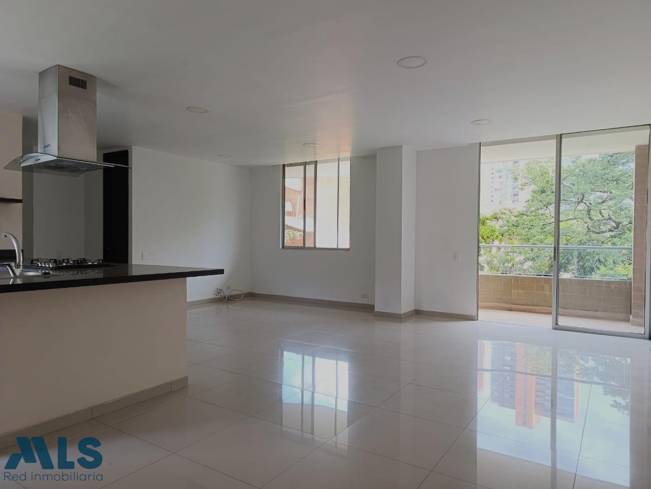 VENTA DE AMPLIO E ILUMINADO APARTAMENTO CON EXCELENTE UICACIÓN, 100% TRANQUILIDAD  medellin - loma televida