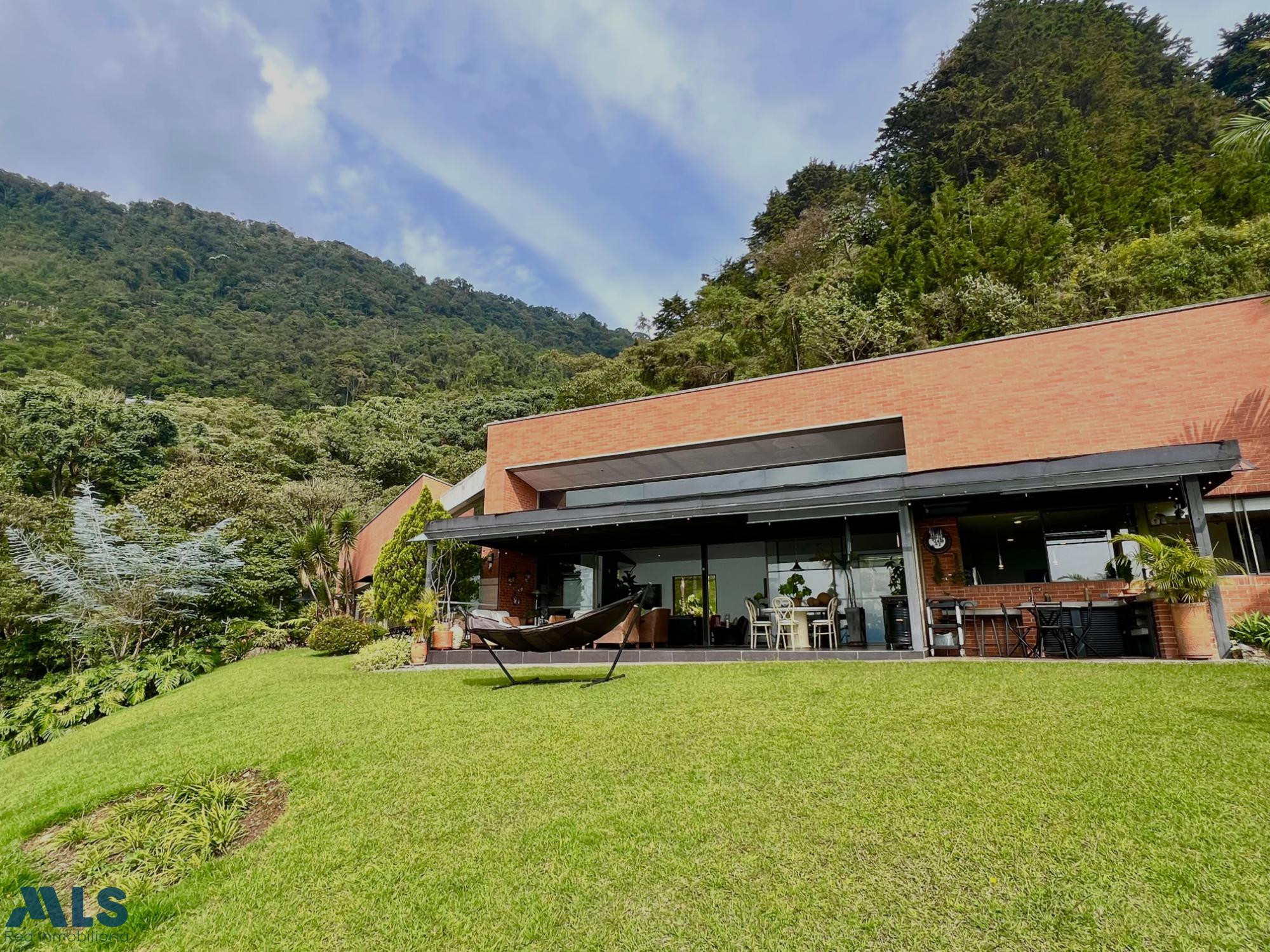 Casa con vista a la ciudad en el Alto de las Palmas envigado - alto de las palmas