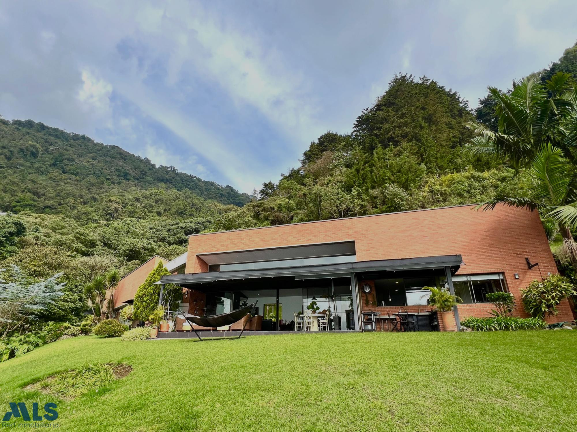 Casa con vista a la ciudad en el Alto de las Palmas envigado - alto de las palmas