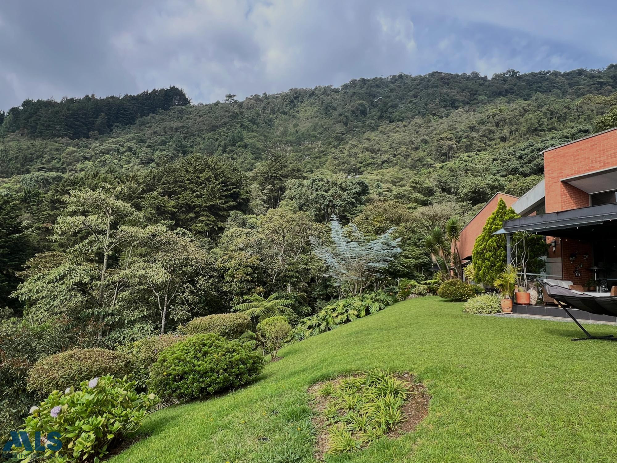 Casa con vista a la ciudad en el Alto de las Palmas envigado - alto de las palmas