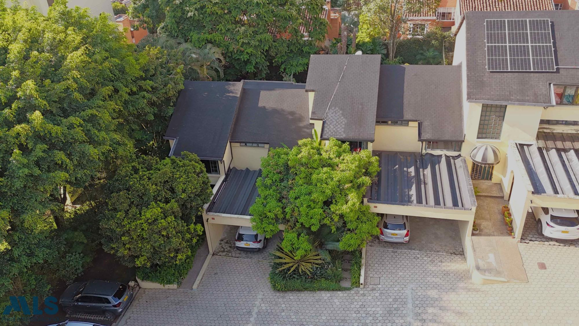 Casa esquinera con Jardin y remodelada cerca a El Tesoro medellin - el tesoro