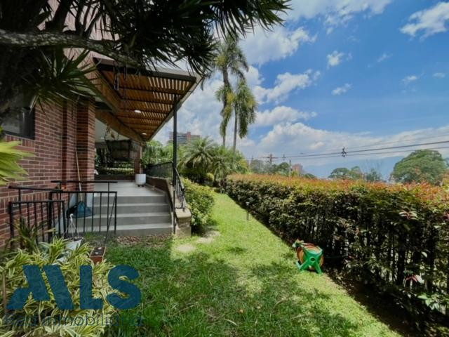 Casa en venta, Cola del Zorro, El Poblado, con hermosa vista a la ciudad. medellin - loma cola del zorro