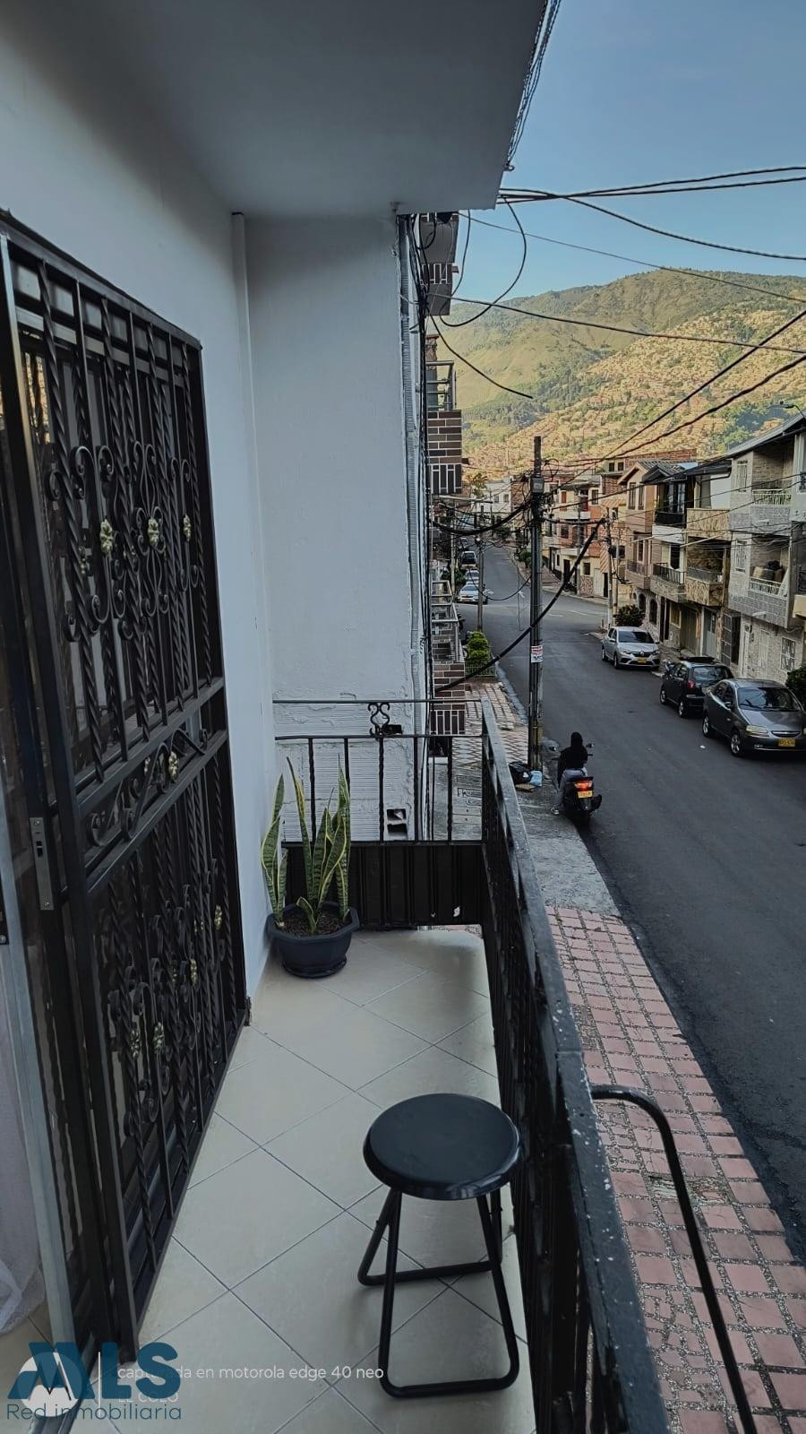 CASA CERCA A ESCUELAS Y COLEGIOS medellin - el salvador