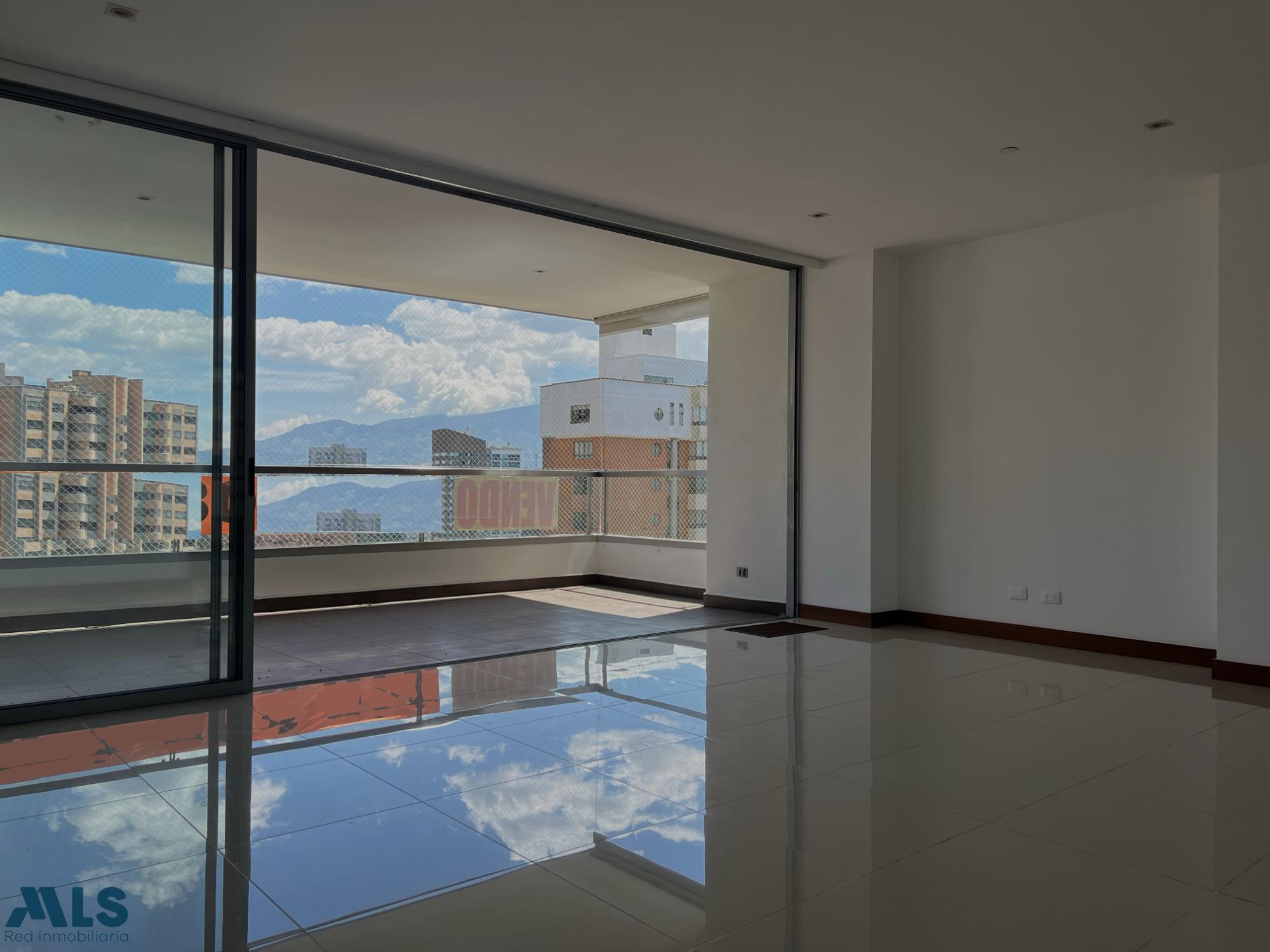 AMPLIO Y MODERNO APARTAMENTO CERCA A LA MILLA DE ORO Y PROVENZA medellin - loma de los parra