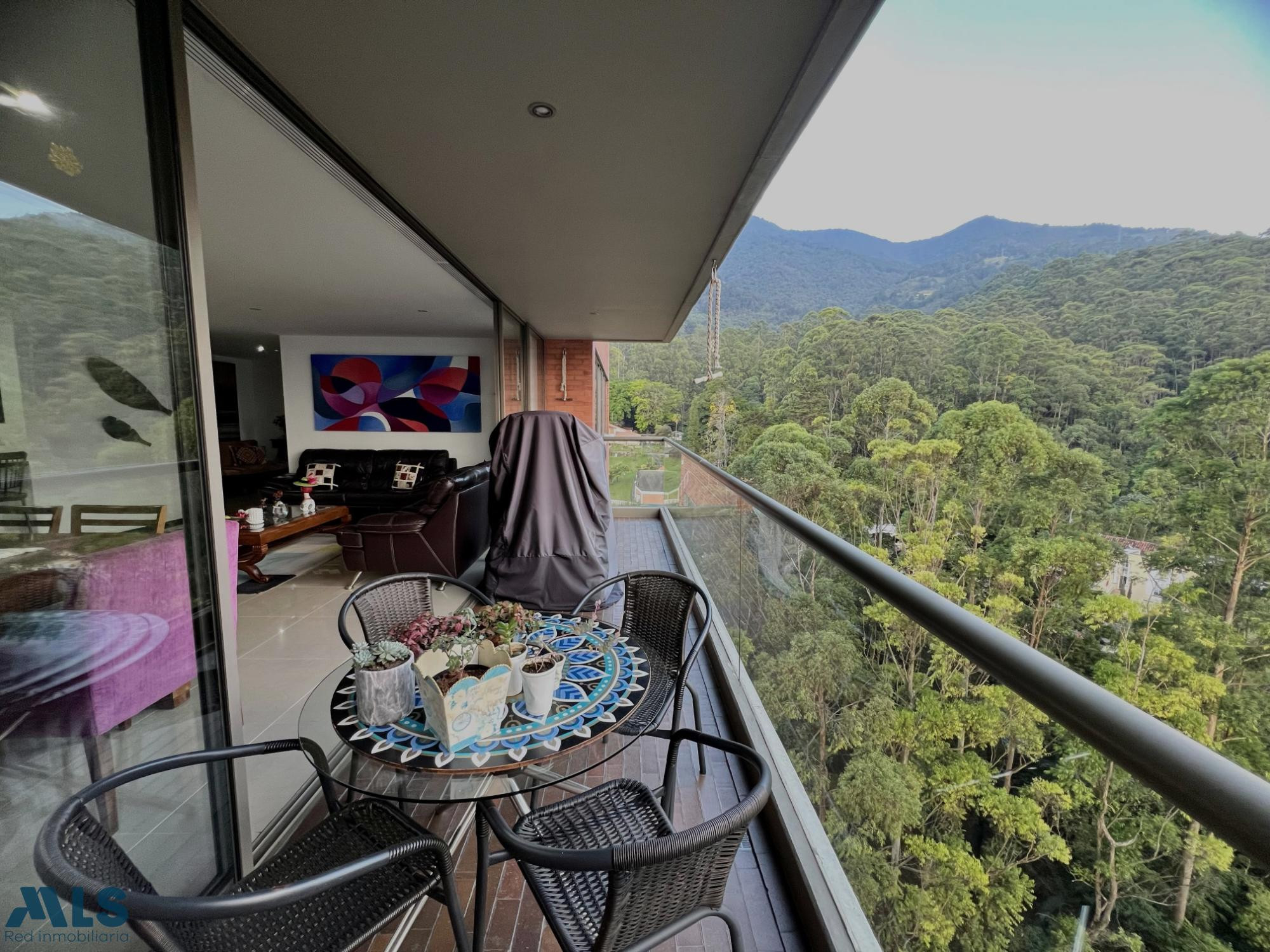 Apartamento con hermosa vista mixta en unidad completa. medellin - loma cola del zorro