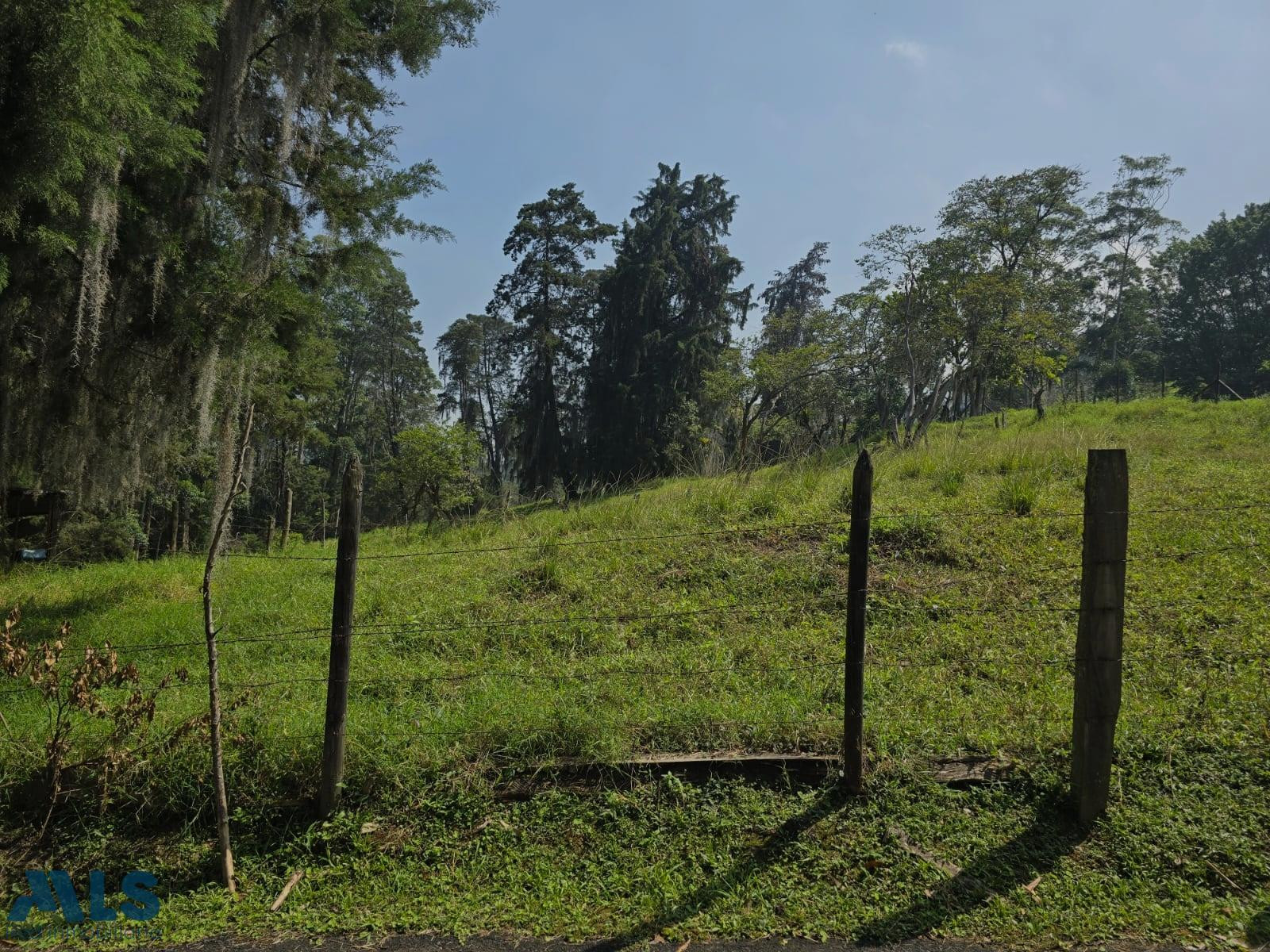 Hermoso lote en lindo entorno natural. envigado - san lucas