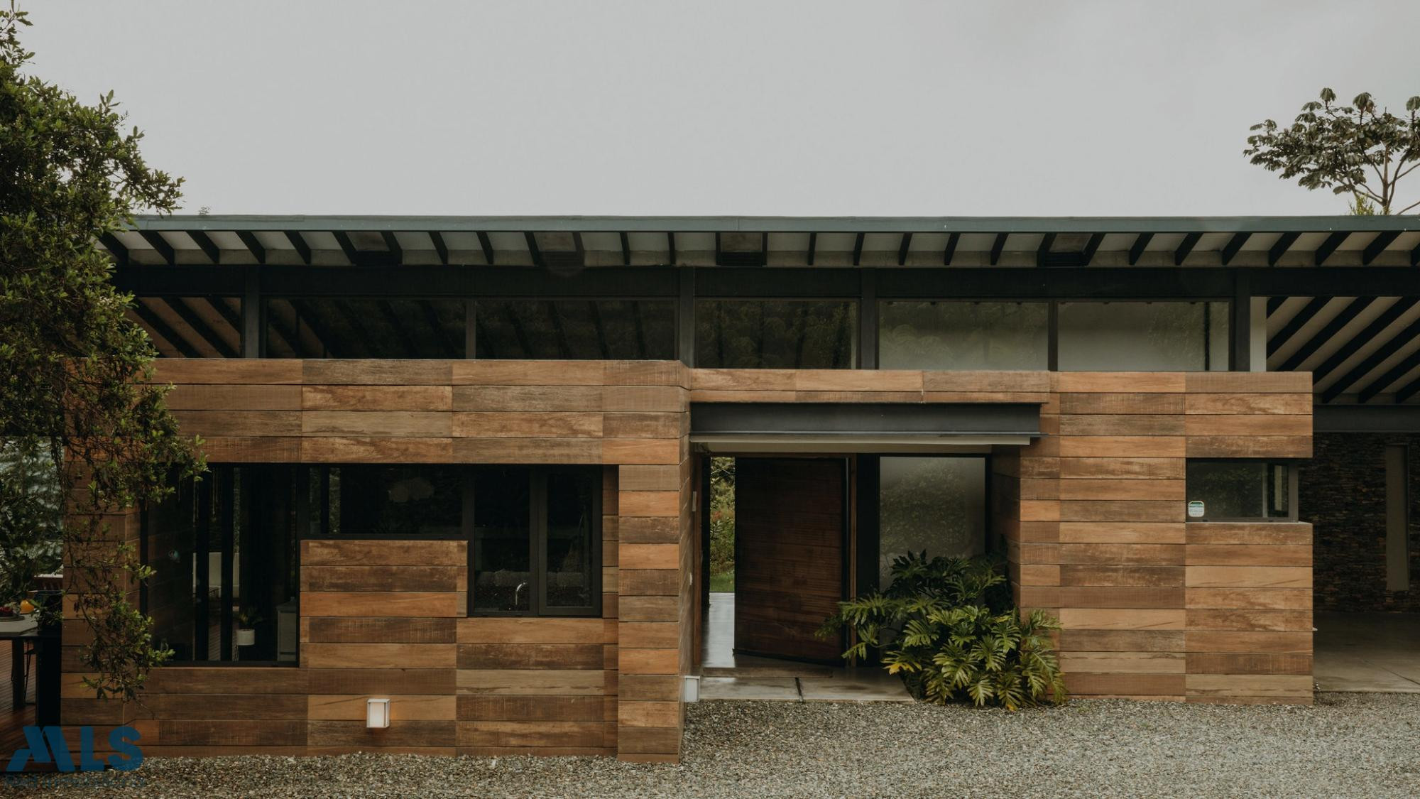 ESPECTACULAR CASA EN MEDIO DEL BOSQUE, CERCA A LA CIUDAD envigado - alto de las palmas