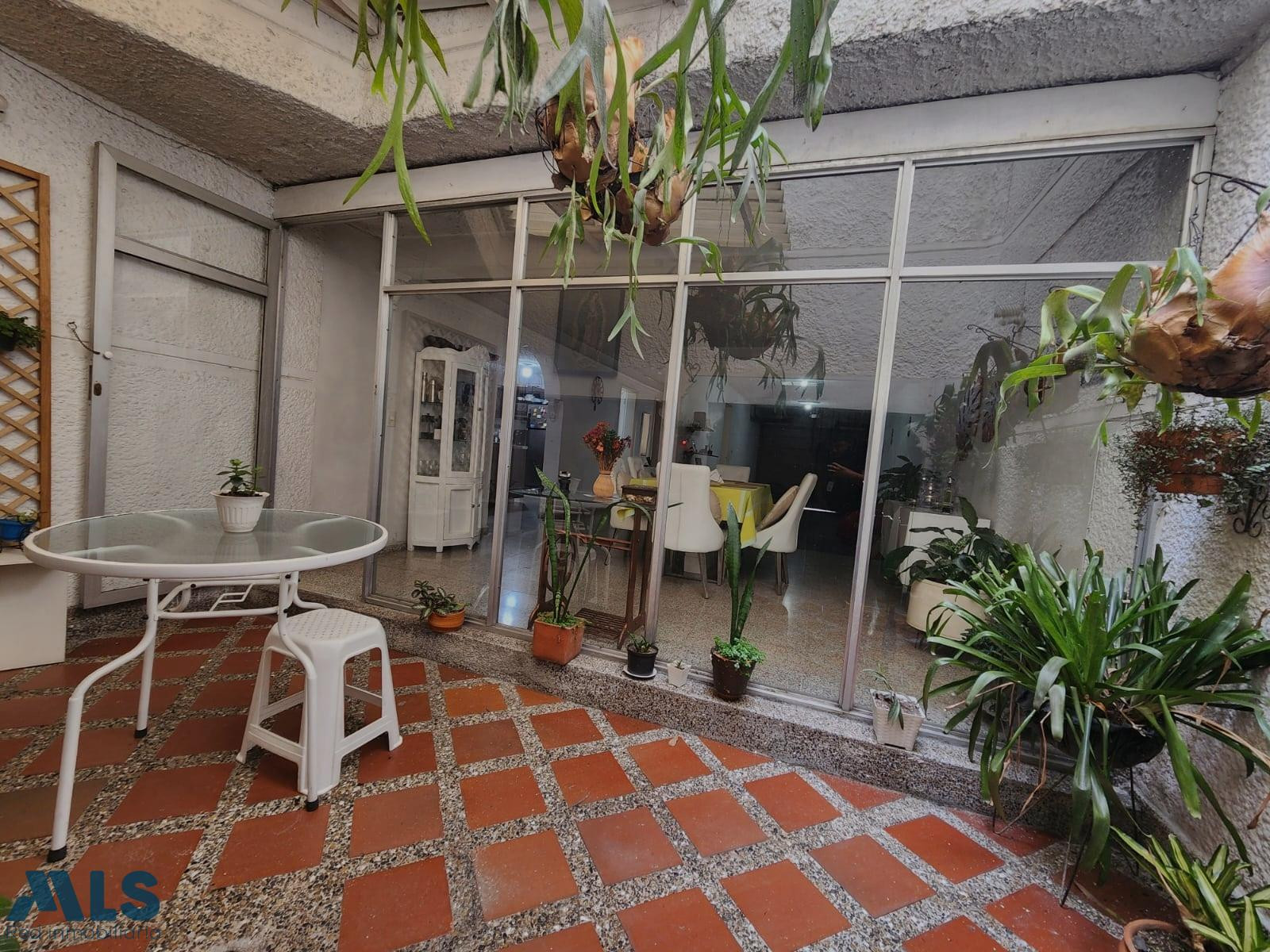 Se vende casa en Medellín, barrio Santa Monica medellin - santa monica