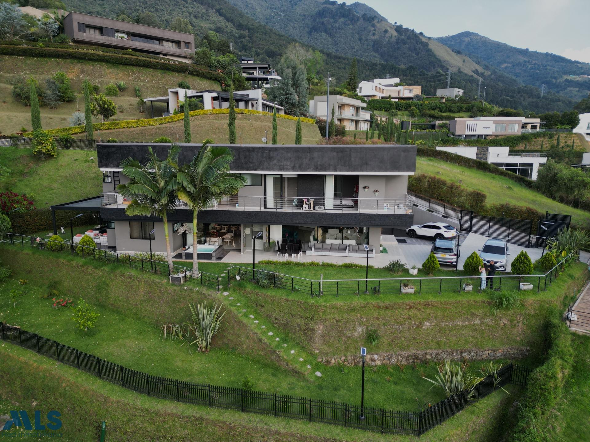 Hermosa Casa en Exclusiva Parcelación medellin - las palmas