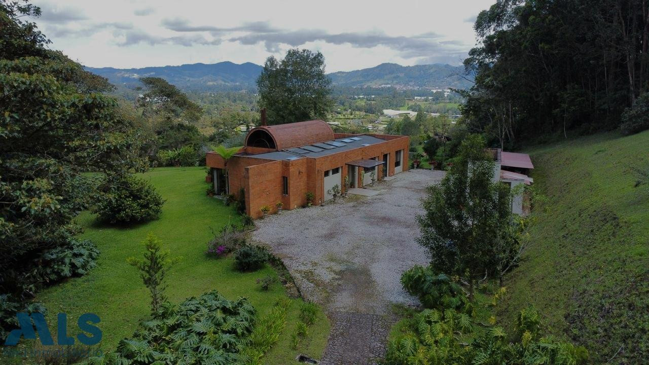 Casa campestre en parcelación la-ceja - v el yarumo