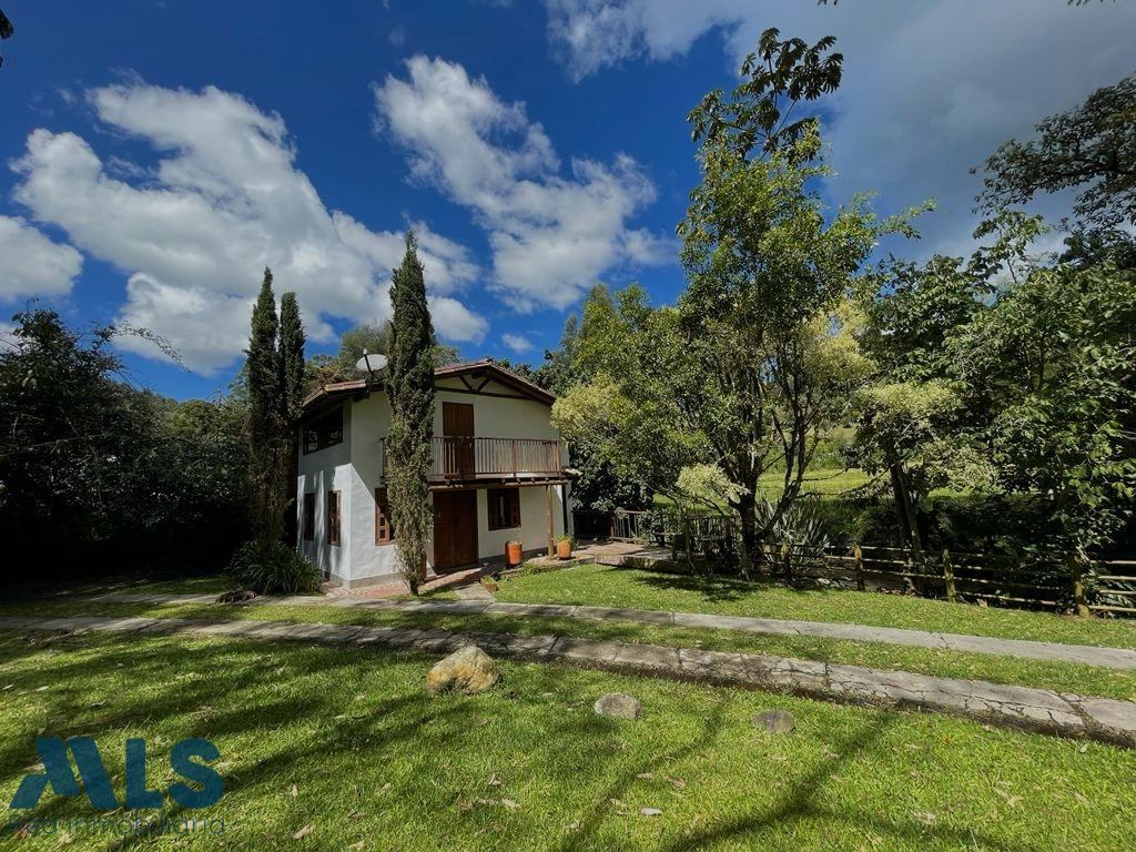 Magnífica casa campestre independiente remodelada en venta en El Retiro, Antioquia el-retiro - v don diego