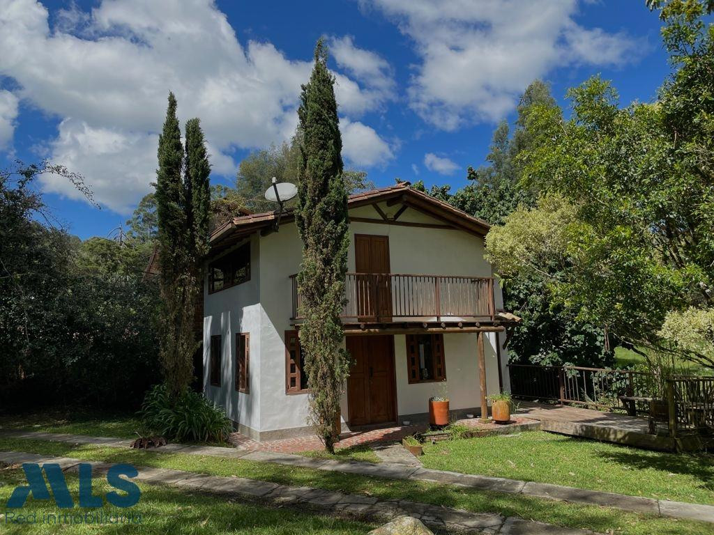 Magnífica casa campestre independiente remodelada en venta en El Retiro, Antioquia el-retiro - v don diego