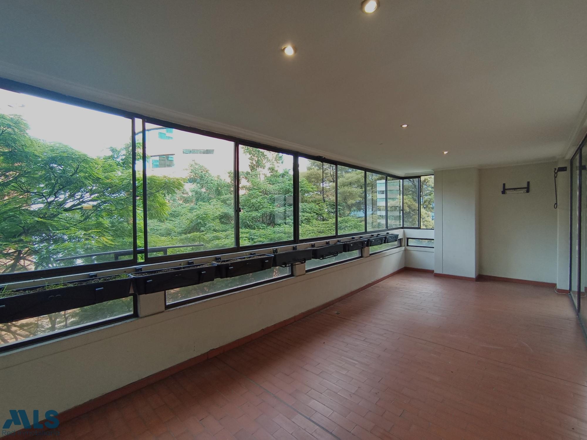 Apartamento con excelente ubicación medellin - loma de los parra