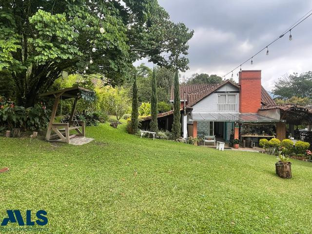 hermosa casa con lote independiente en san lucas medellin - san lucas