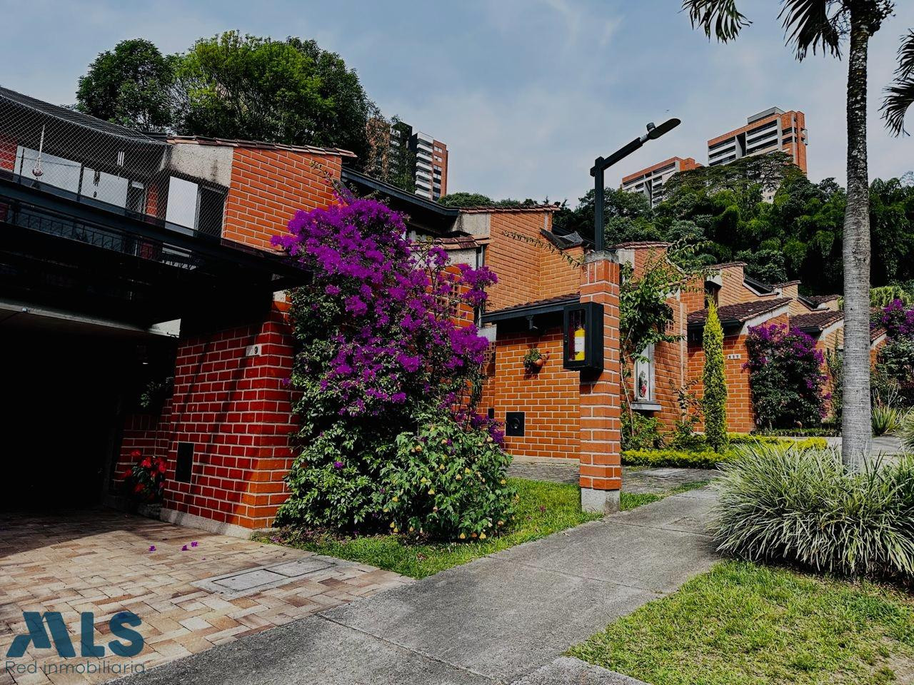 Hermosa casa tradicional en uno de los sectores mas exclusivos de Envigado envigado - loma de las brujas