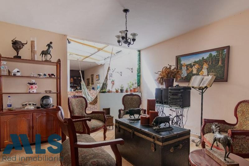 Casa en venta primer piso en la castellana medellin - la castellana