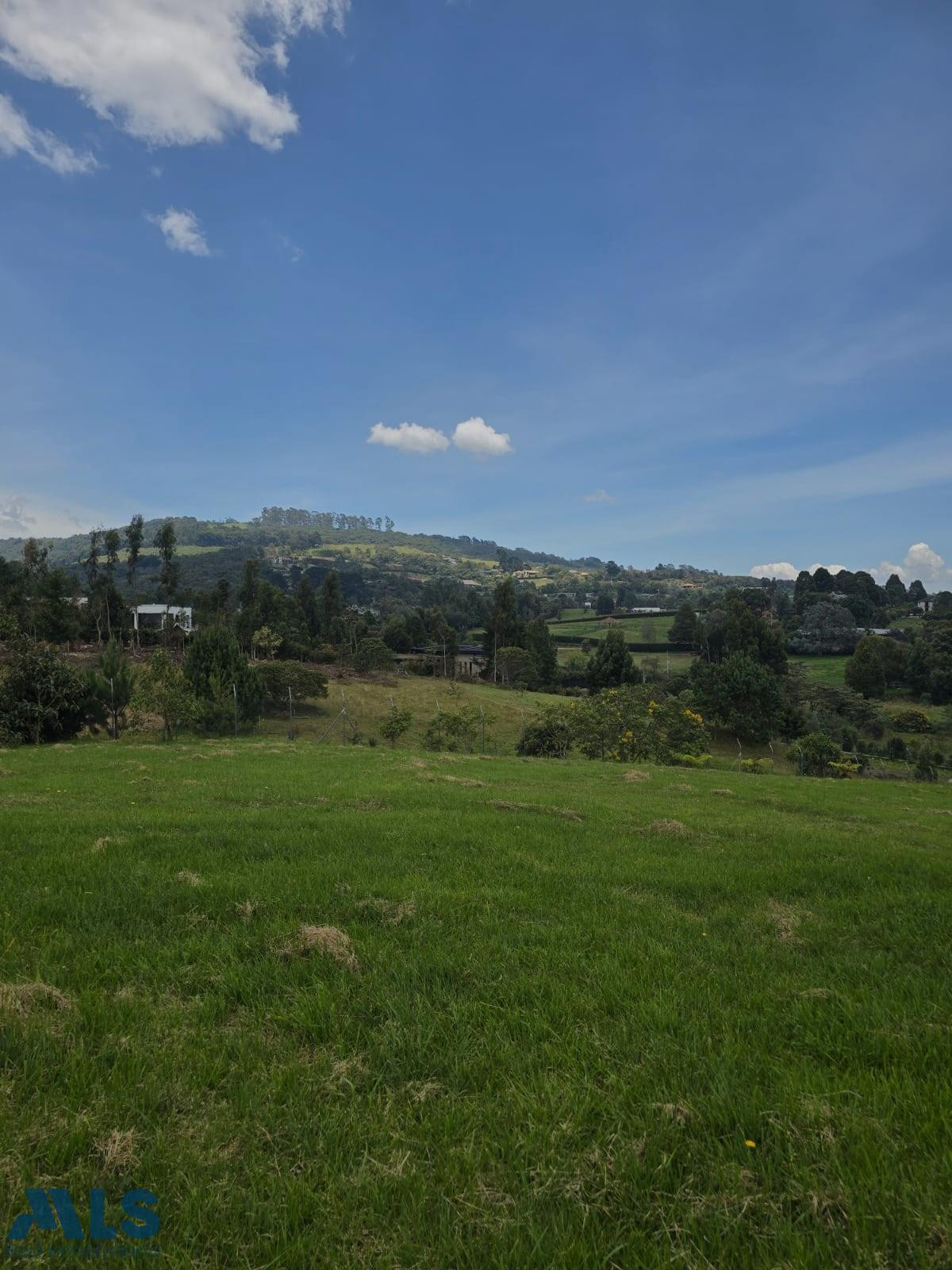 Hermoso lote en ambiente exclusivo. envigado - alto de las palmas