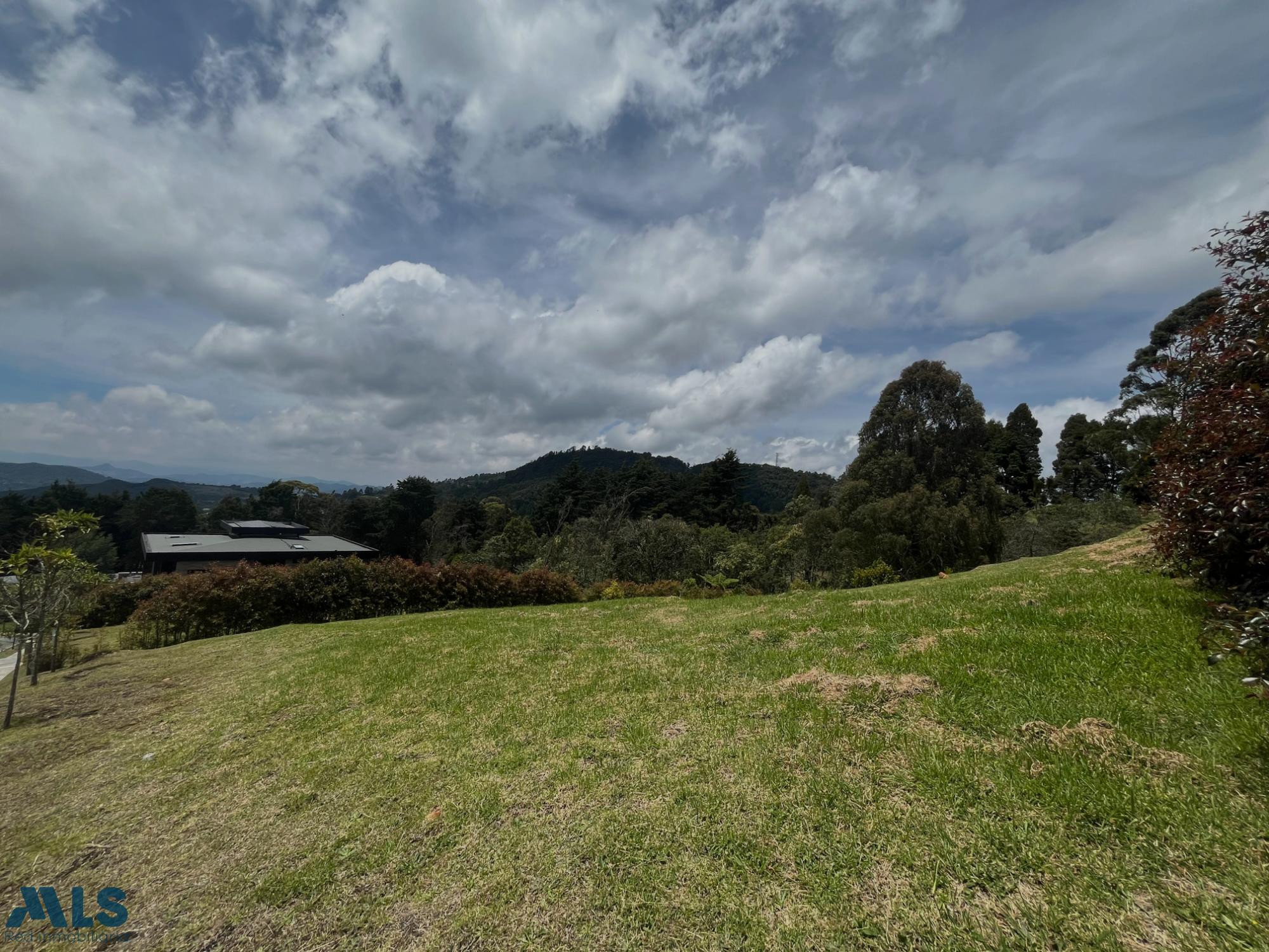 Hermoso lote en parcelación en el alto de las Palmas, con vista a bosque y montañas. envigado - alto de las palmas