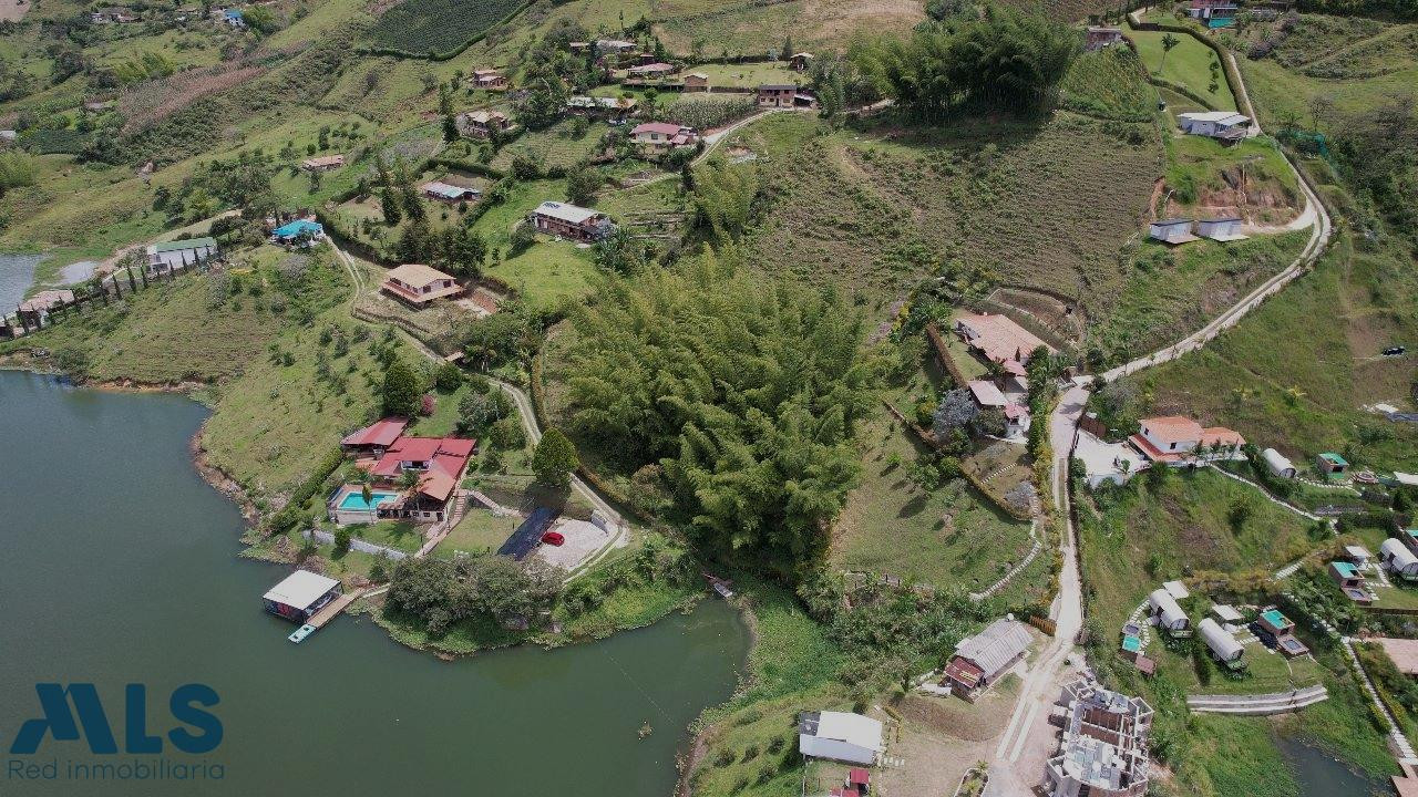 Lote independiente para la venta en el Peñol el-penol - el salto