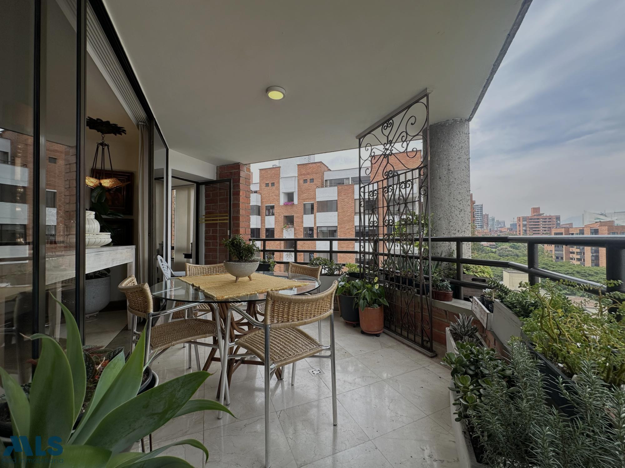 APARTAMENTO EN EXCELENTE ZONA DEL POBLADO medellin - la tomatera